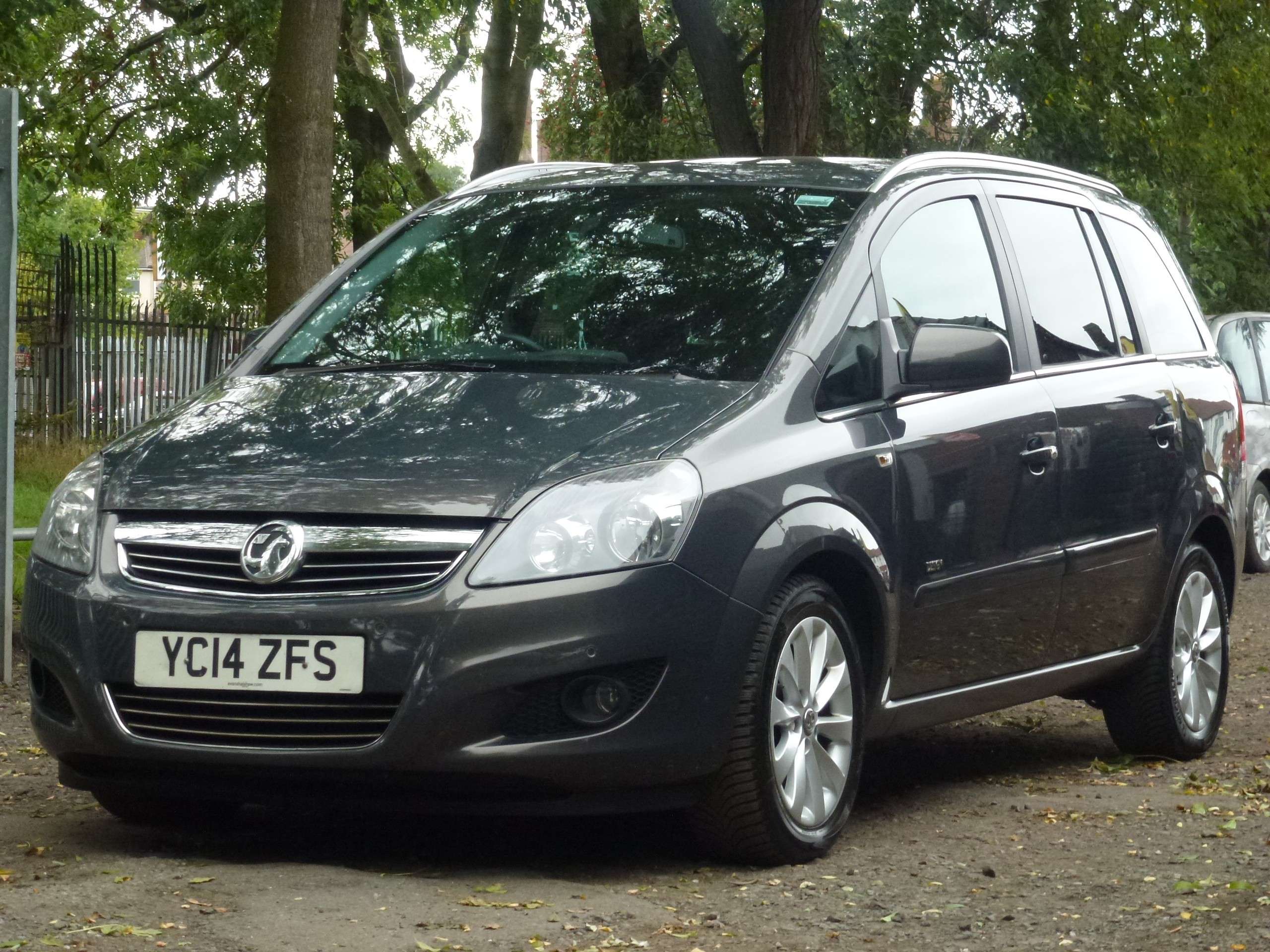 A 2014 VAUXHALL ZAFIRA 1.7 CDTi ecoFLEX Design MPV 5dr Diesel Manual Euro 5 (SNav) (110 ps) A 2014 VAUXHALL ZAFIRA 1.7 CDTi ecoFLEX Design MPV 5dr Diesel Manual Euro 5 (SNav) (110 ps)