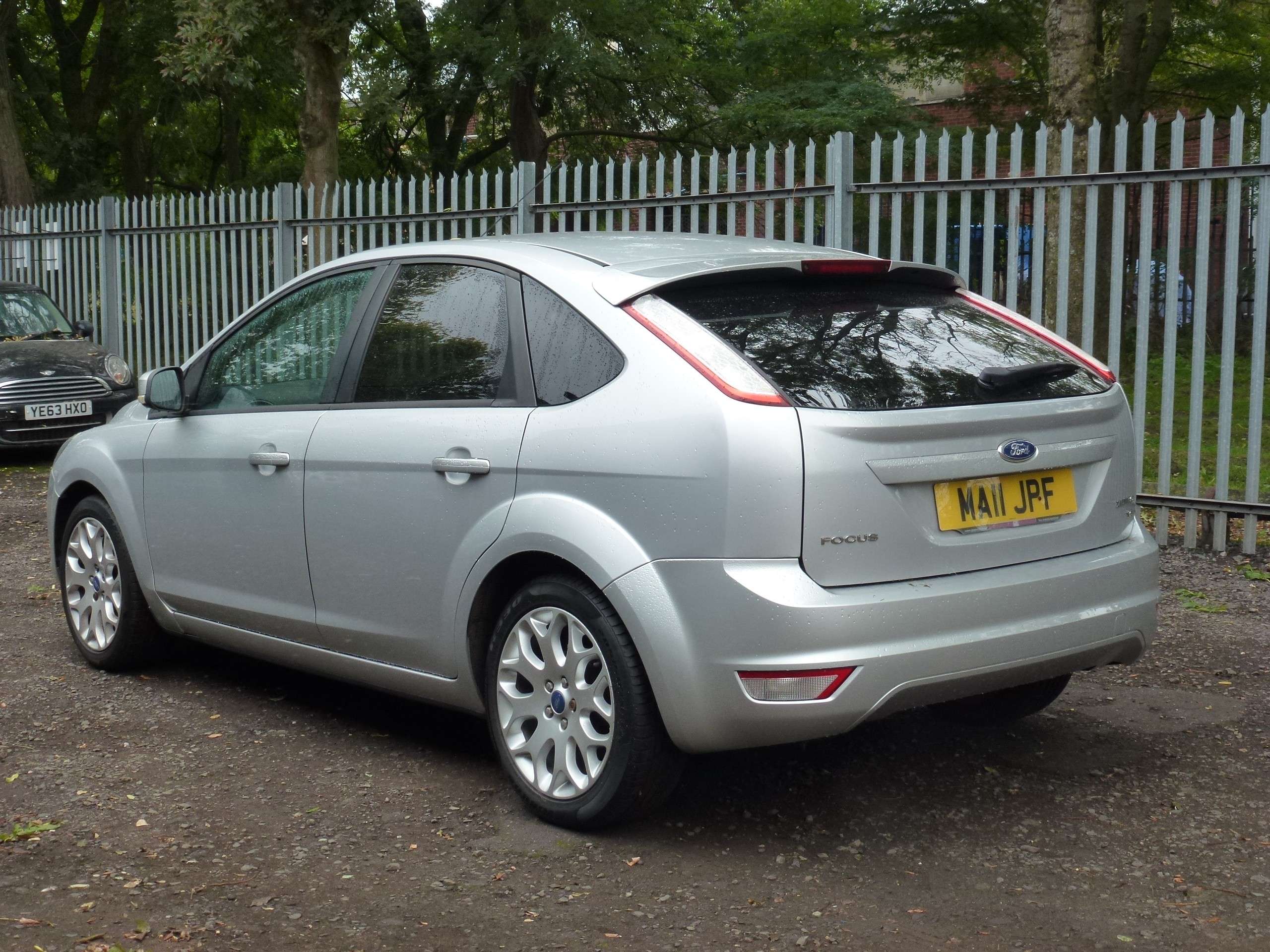 A 2011 FORD FOCUS 1.6 Zetec Hatchback 5dr Petrol Manual (159 g/km, 99 bhp) A 2011 FORD FOCUS 1.6 Zetec Hatchback 5dr Petrol Manual (159 g/km, 99 bhp)