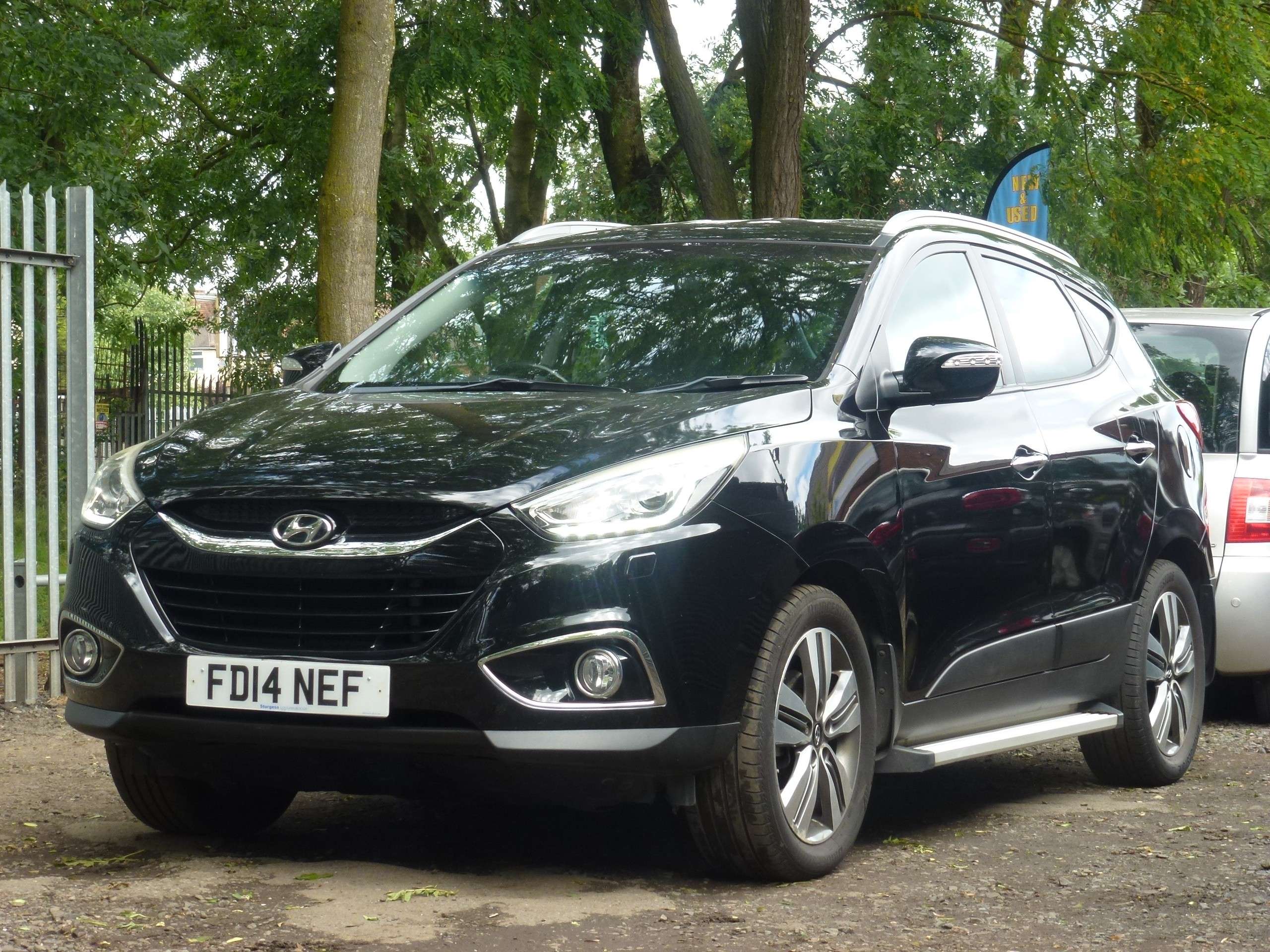 A 2014 HYUNDAI IX35 2.0 CRDi Premium SUV 5dr Diesel Auto 4WD Euro 5 (134 bhp) A 2014 HYUNDAI IX35 2.0 CRDi Premium SUV 5dr Diesel Auto 4WD Euro 5 (134 bhp)