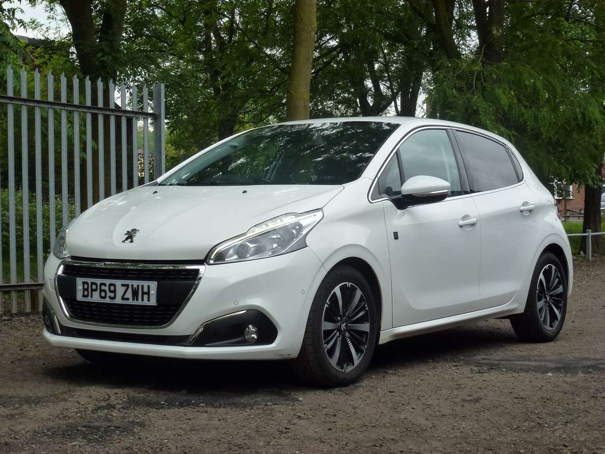 Check out this Peugeot 208 2019 Diesel Manual
