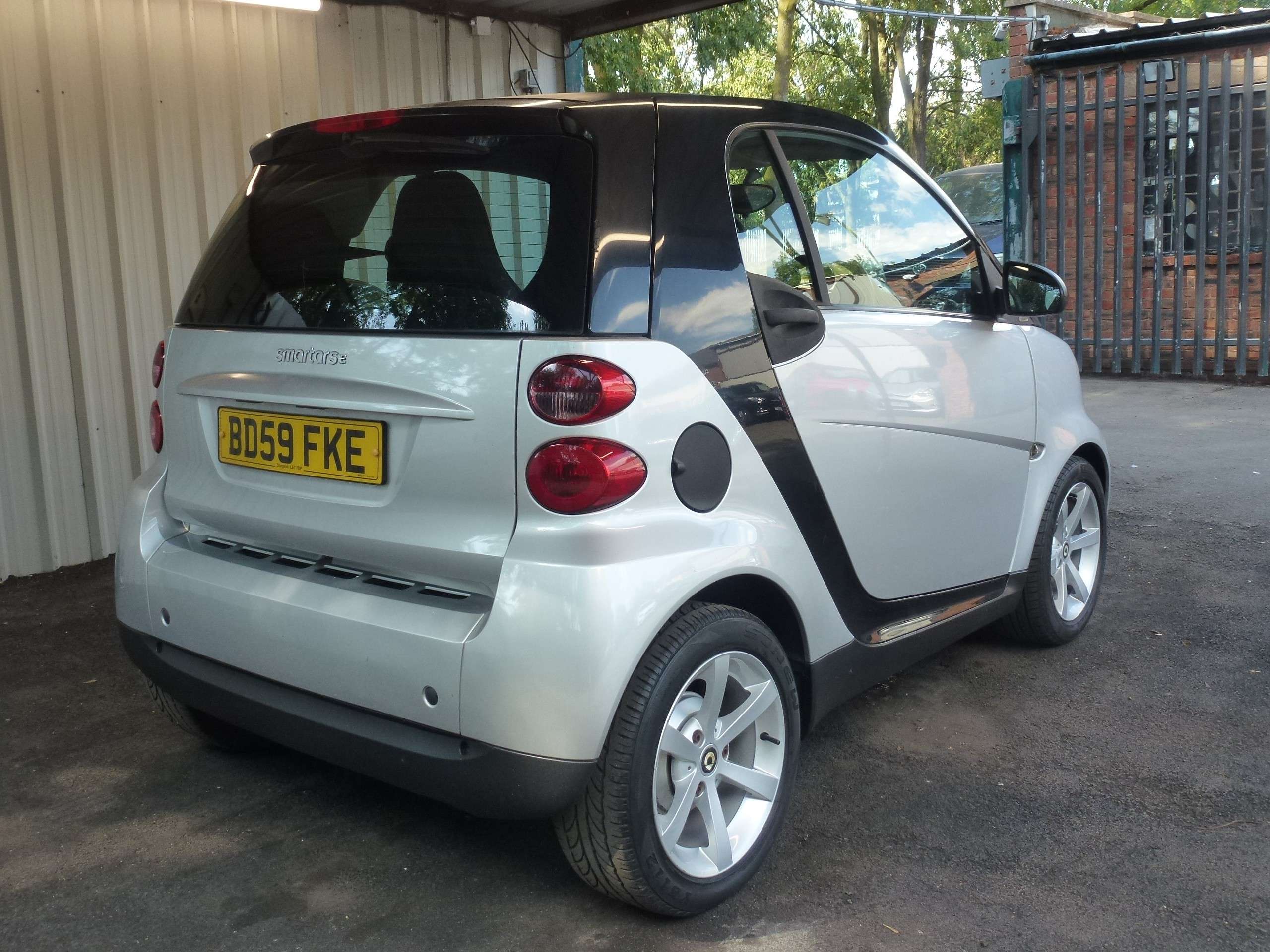 A 2009 SMART FORTWO 1.0 MHD Pulse Coupe 2dr Petrol Auto Euro 4 (71 bhp) A 2009 SMART FORTWO 1.0 MHD Pulse Coupe 2dr Petrol Auto Euro 4 (71 bhp)