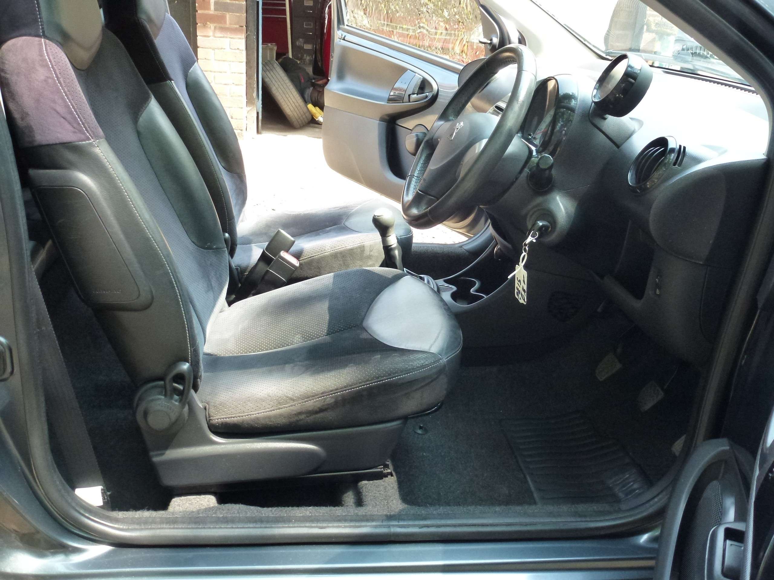 2013 PEUGEOT 107 2013 PEUGEOT 107