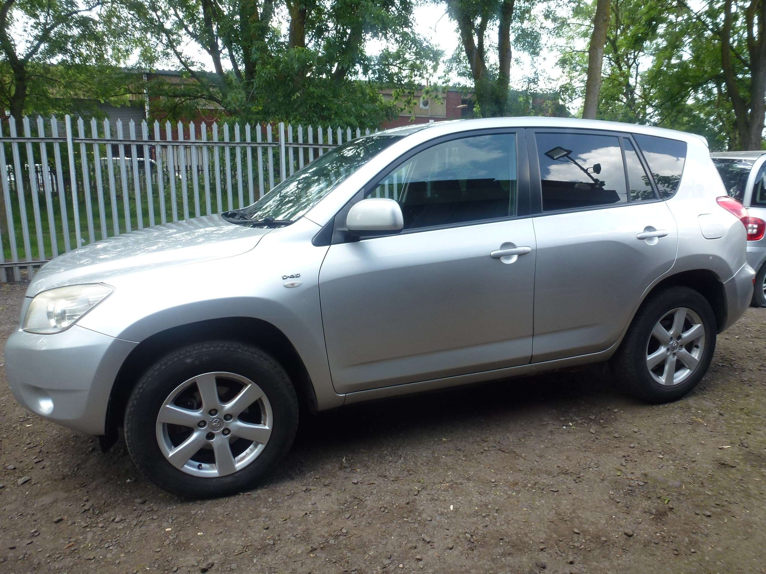 A 2009 TOYOTA RAV4 2.2 D-4D XT-R SUV 5dr Diesel Manual 4WD (173 g/km, 134 bhp) A 2009 TOYOTA RAV4 2.2 D-4D XT-R SUV 5dr Diesel Manual 4WD (173 g/km, 134 bhp)