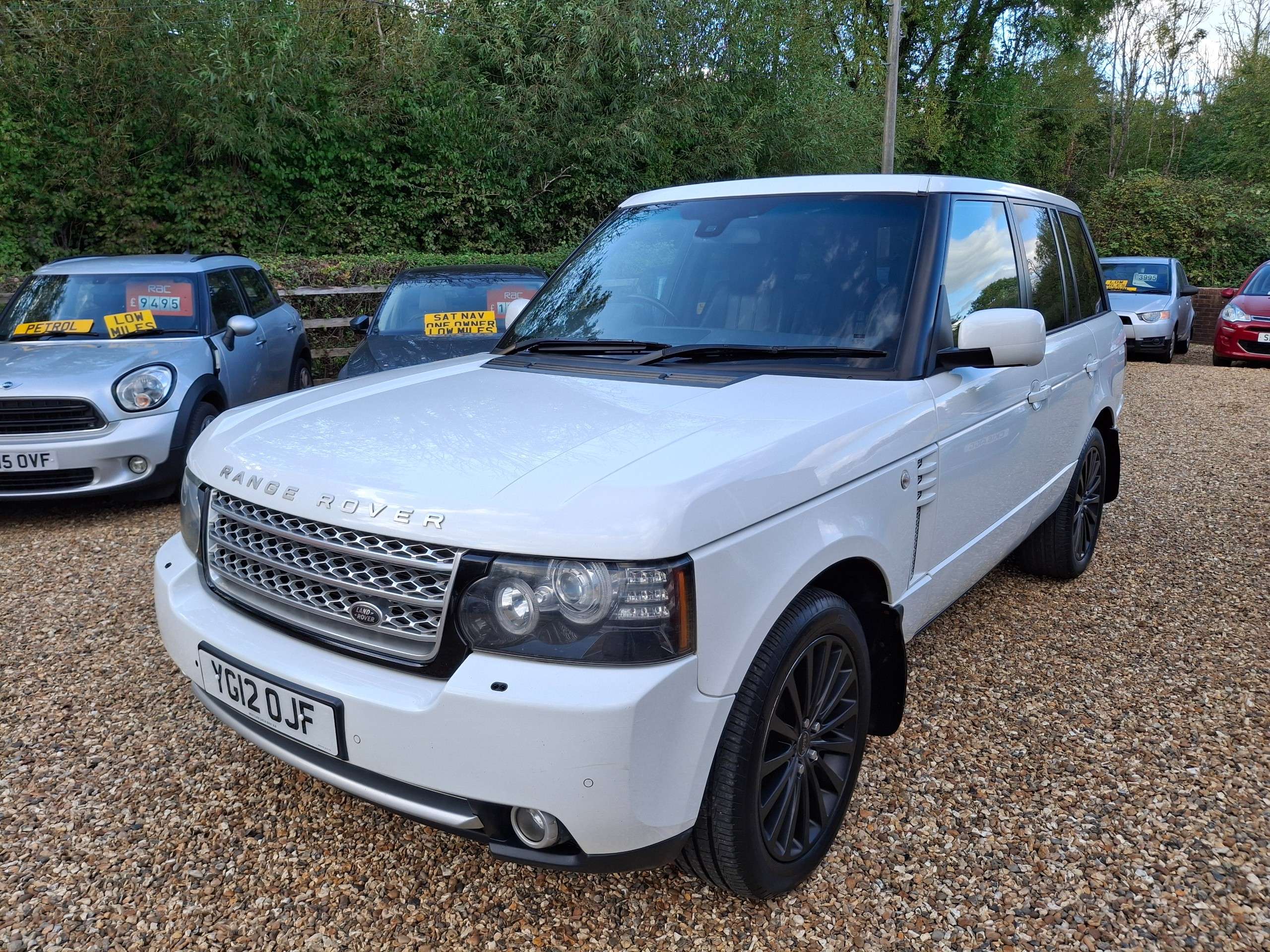 A 2012 LAND ROVER RANGE ROVER 4.4 TD V8 Westminster SUV 5dr Diesel Auto 4WD Euro 5 (313 bhp) A 2012 LAND ROVER RANGE ROVER 4.4 TD V8 Westminster SUV 5dr Diesel Auto 4WD Euro 5 (313 bhp)