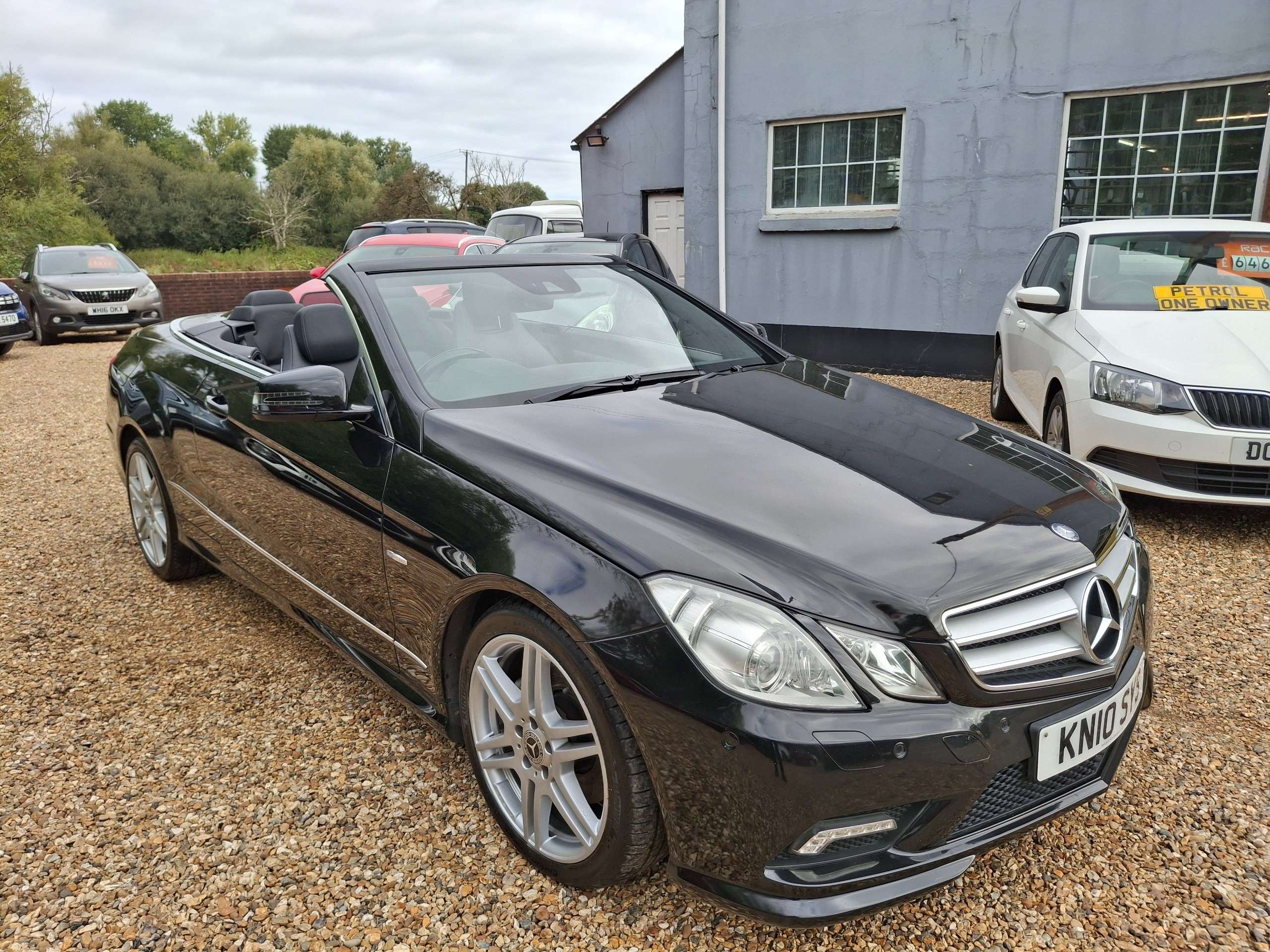 A 2010 MERCEDES-BENZ E CLASS 3.0 E350 CDI V6 BlueEfficiency Sport Cabriolet 2dr Diesel G-Tronic Euro 5 (231 ps) A 2010 MERCEDES-BENZ E CLASS 3.0 E350 CDI V6 BlueEfficiency Sport Cabriolet 2dr Diesel G-Tronic Euro 5 (231 ps)
