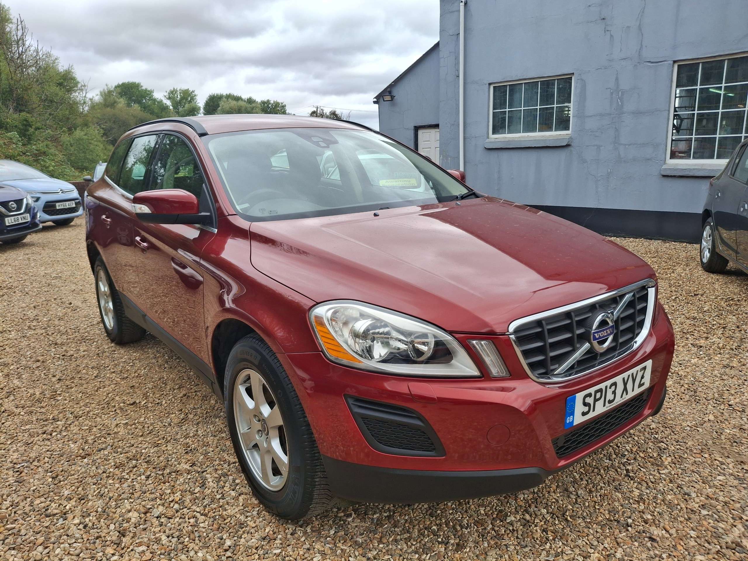 A 2013 VOLVO XC60 2.4 D4 SE SUV 5dr Diesel Manual AWD Euro 5 (s/s) (163 ps) A 2013 VOLVO XC60 2.4 D4 SE SUV 5dr Diesel Manual AWD Euro 5 (s/s) (163 ps)