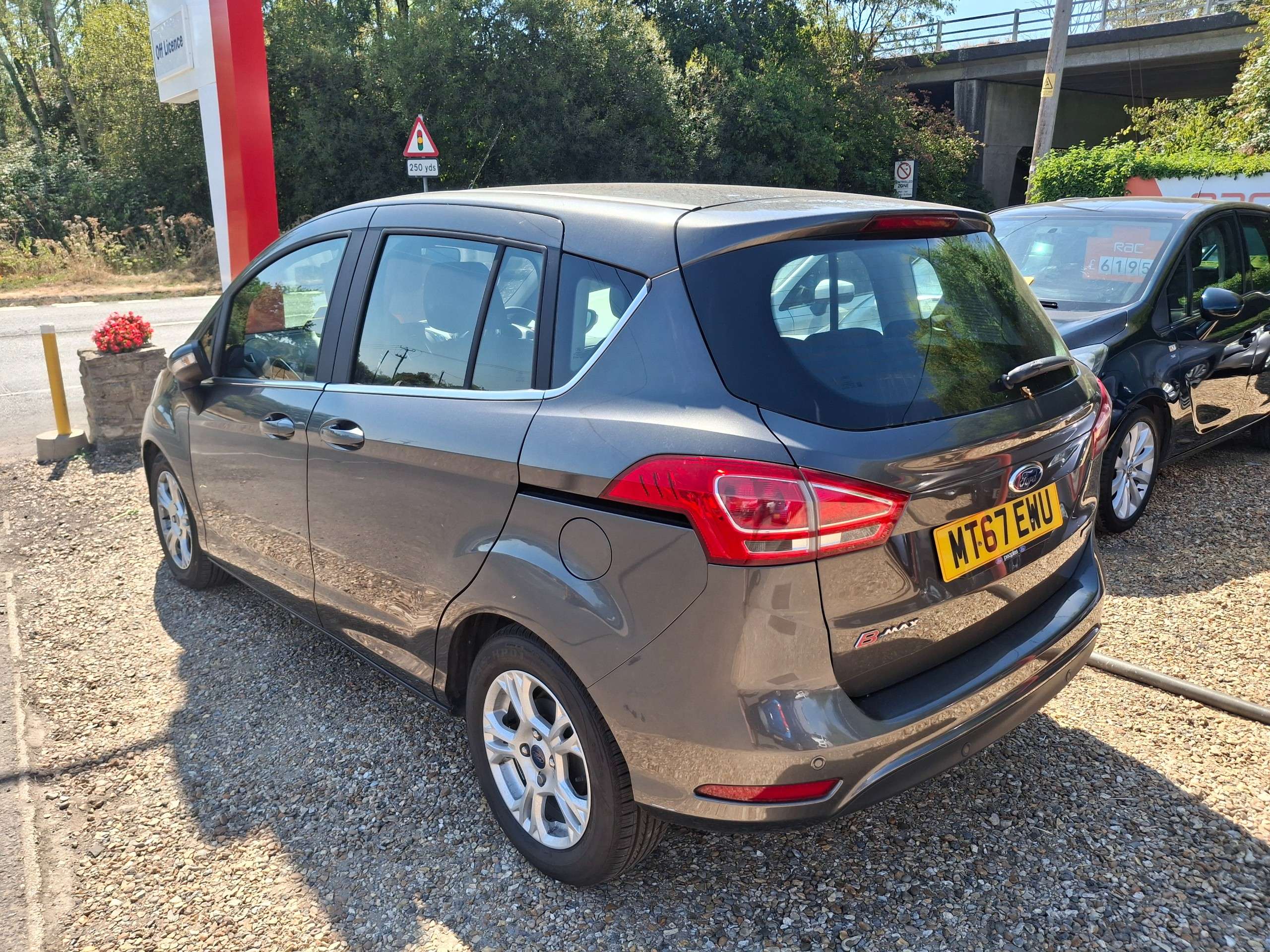 A 2017 FORD B-MAX 1.0T EcoBoost Zetec Navigator MPV 5dr Petrol Manual Euro 6 (100 ps) A 2017 FORD B-MAX 1.0T EcoBoost Zetec Navigator MPV 5dr Petrol Manual Euro 6 (100 ps)