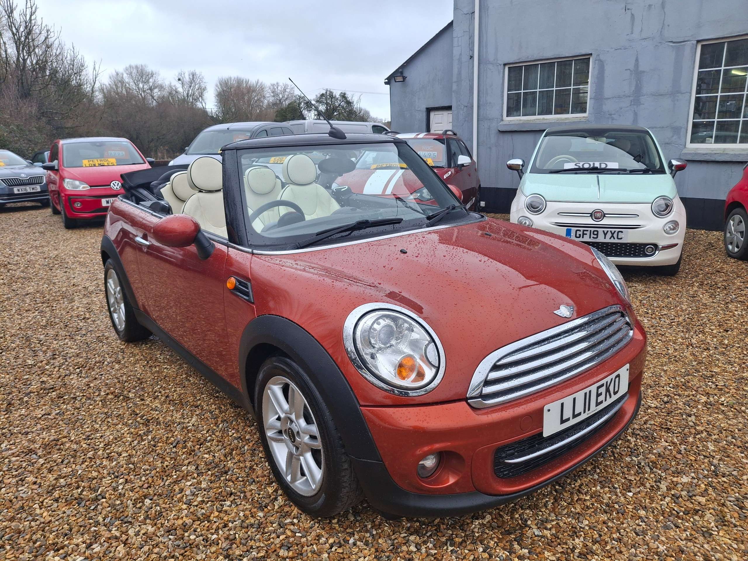 A 2011 MINI CONVERTIBLE 1.6 Cooper D Convertible 2dr Diesel Manual Euro 5 (s/s) (112 ps) A 2011 MINI CONVERTIBLE 1.6 Cooper D Convertible 2dr Diesel Manual Euro 5 (s/s) (112 ps)