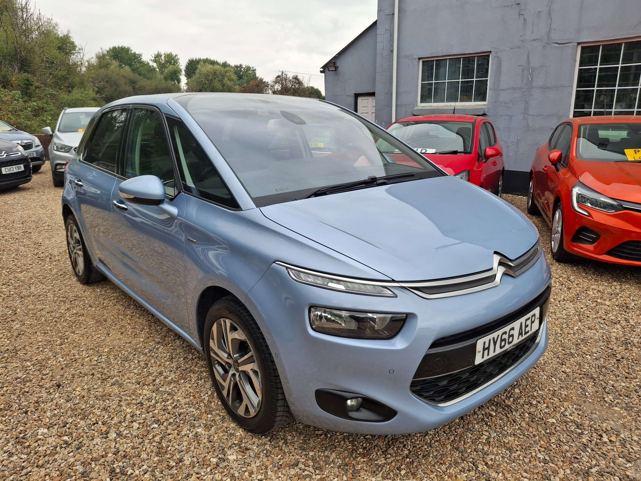 A 2016 CITROEN C4 PICASSO 1.6 BlueHDi Exclusive+ MPV 5dr Diesel EAT6 Euro 6 (s/s) (120 ps) A 2016 CITROEN C4 PICASSO 1.6 BlueHDi Exclusive+ MPV 5dr Diesel EAT6 Euro 6 (s/s) (120 ps)