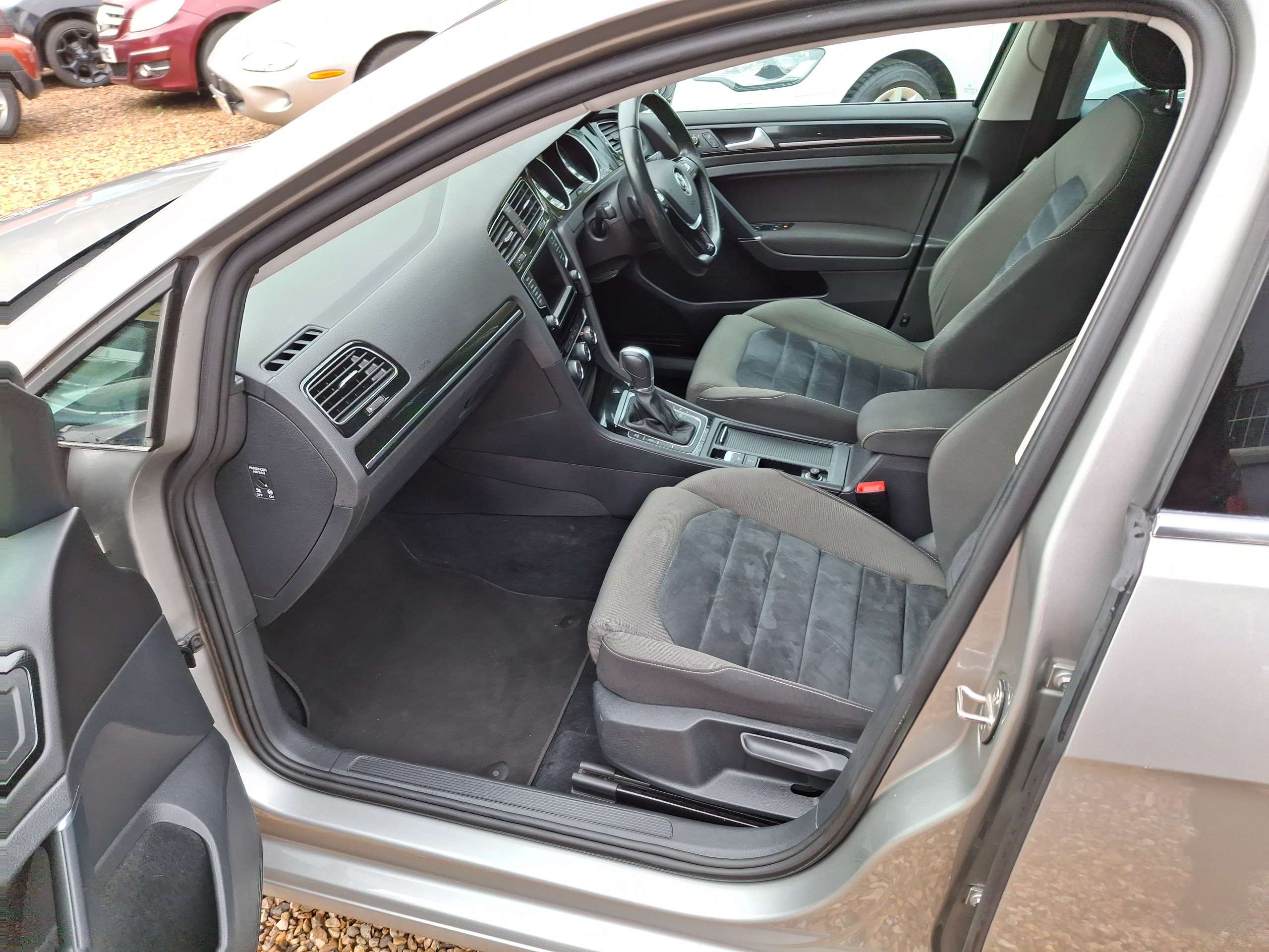 2017 VOLKSWAGEN GOLF 2017 VOLKSWAGEN GOLF