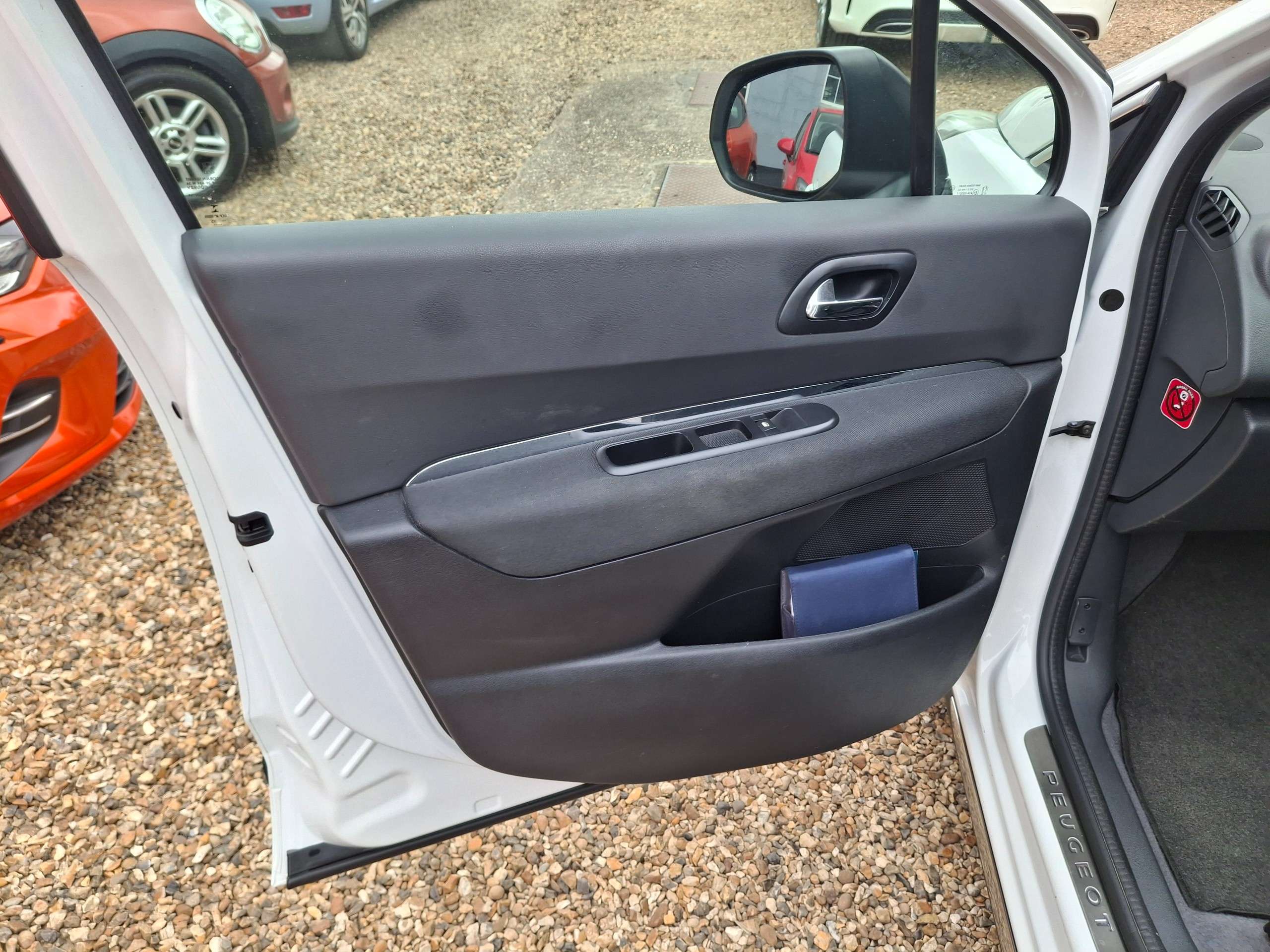 2015 PEUGEOT 3008 2015 PEUGEOT 3008