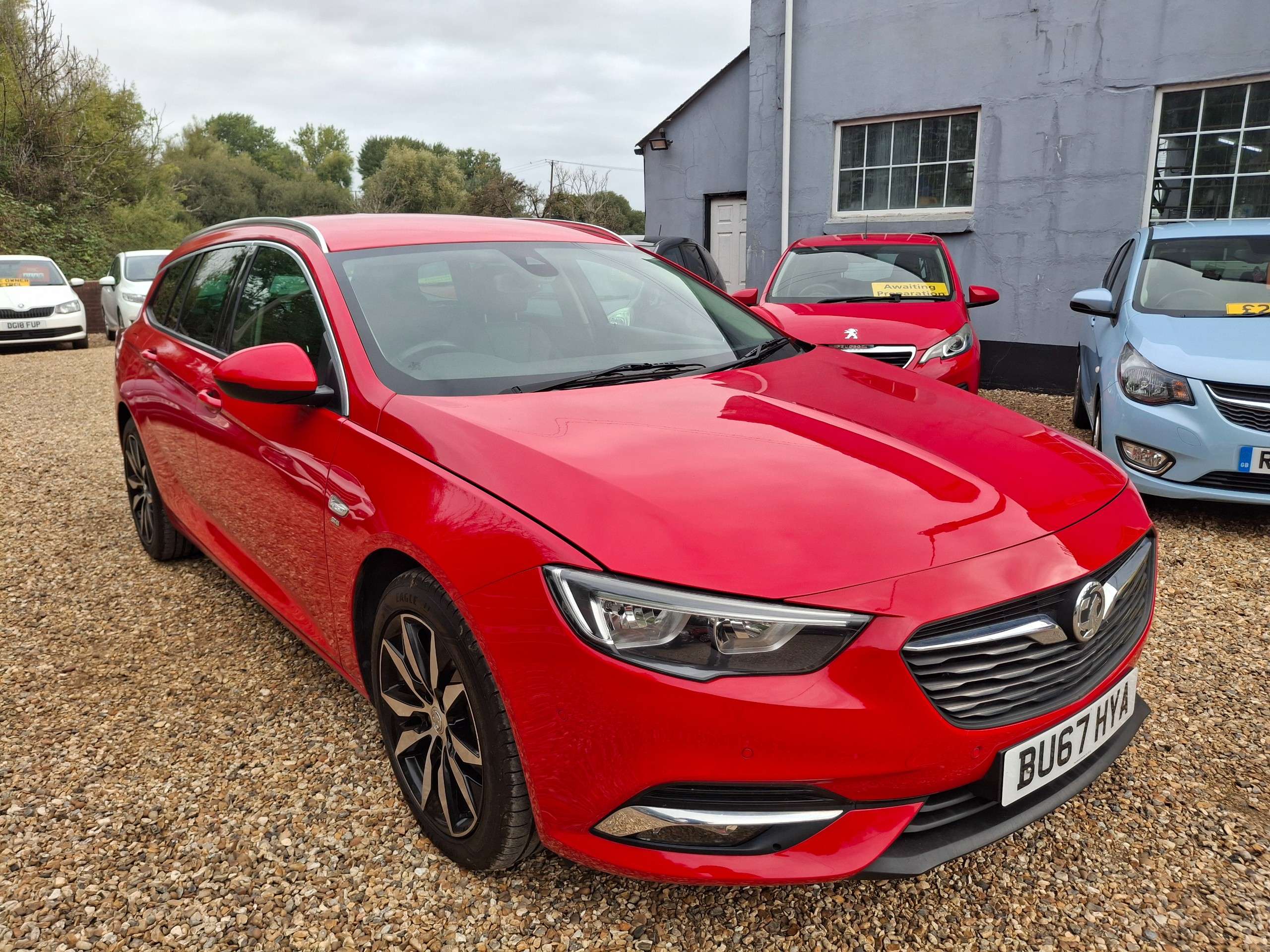 A 2017 VAUXHALL INSIGNIA 2.0 Turbo D BlueInjection SRi Nav Sports Tourer 5dr Diesel Manual Euro 6 (s/s) (170 ps) A 2017 VAUXHALL INSIGNIA 2.0 Turbo D BlueInjection SRi Nav Sports Tourer 5dr Diesel Manual Euro 6 (s/s) (170 ps)