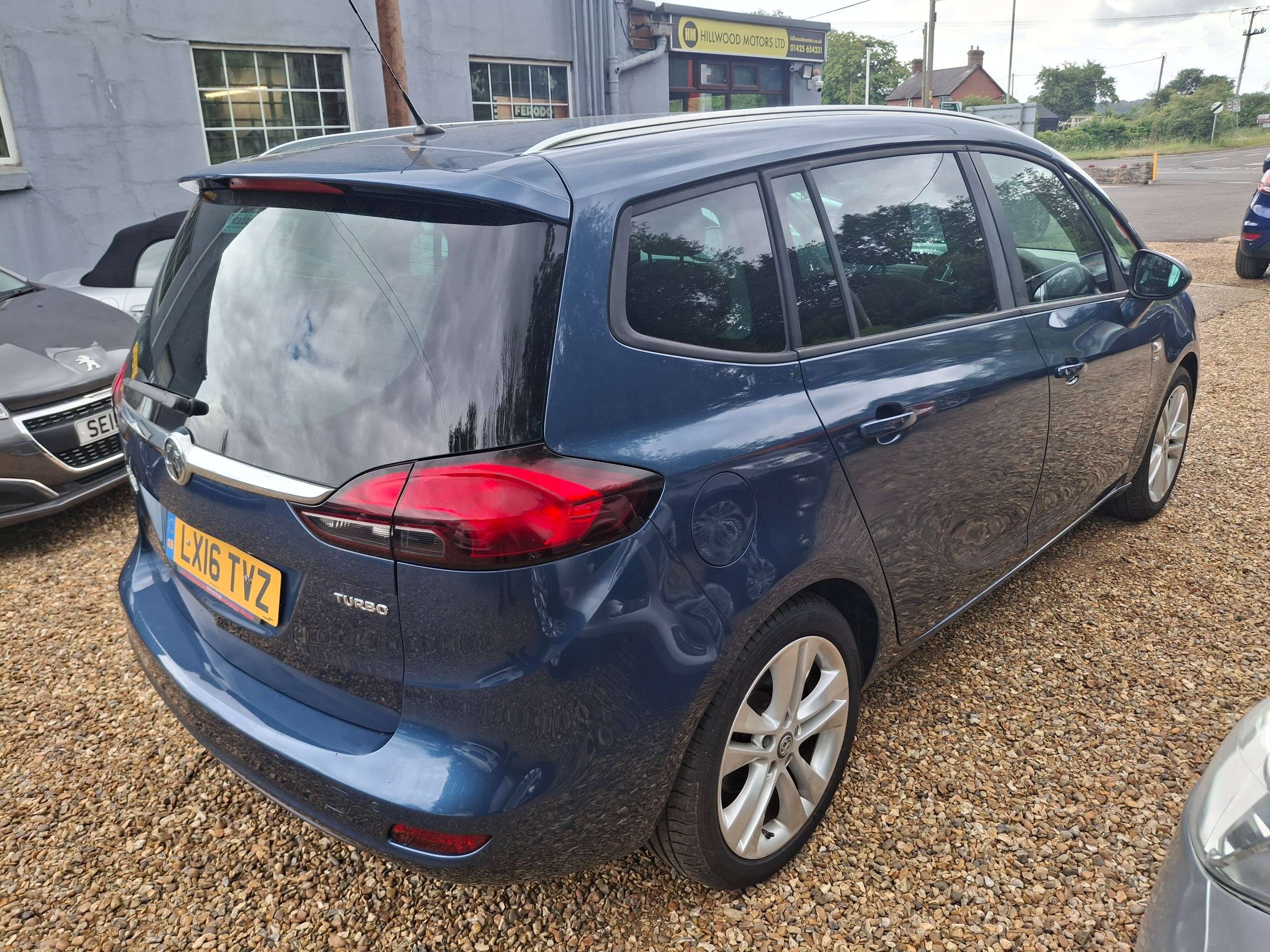 A 2016 VAUXHALL ZAFIRA TOURER 1.4i Turbo SRi MPV 5dr Petrol Auto Euro 6 (140 ps) A 2016 VAUXHALL ZAFIRA TOURER 1.4i Turbo SRi MPV 5dr Petrol Auto Euro 6 (140 ps)