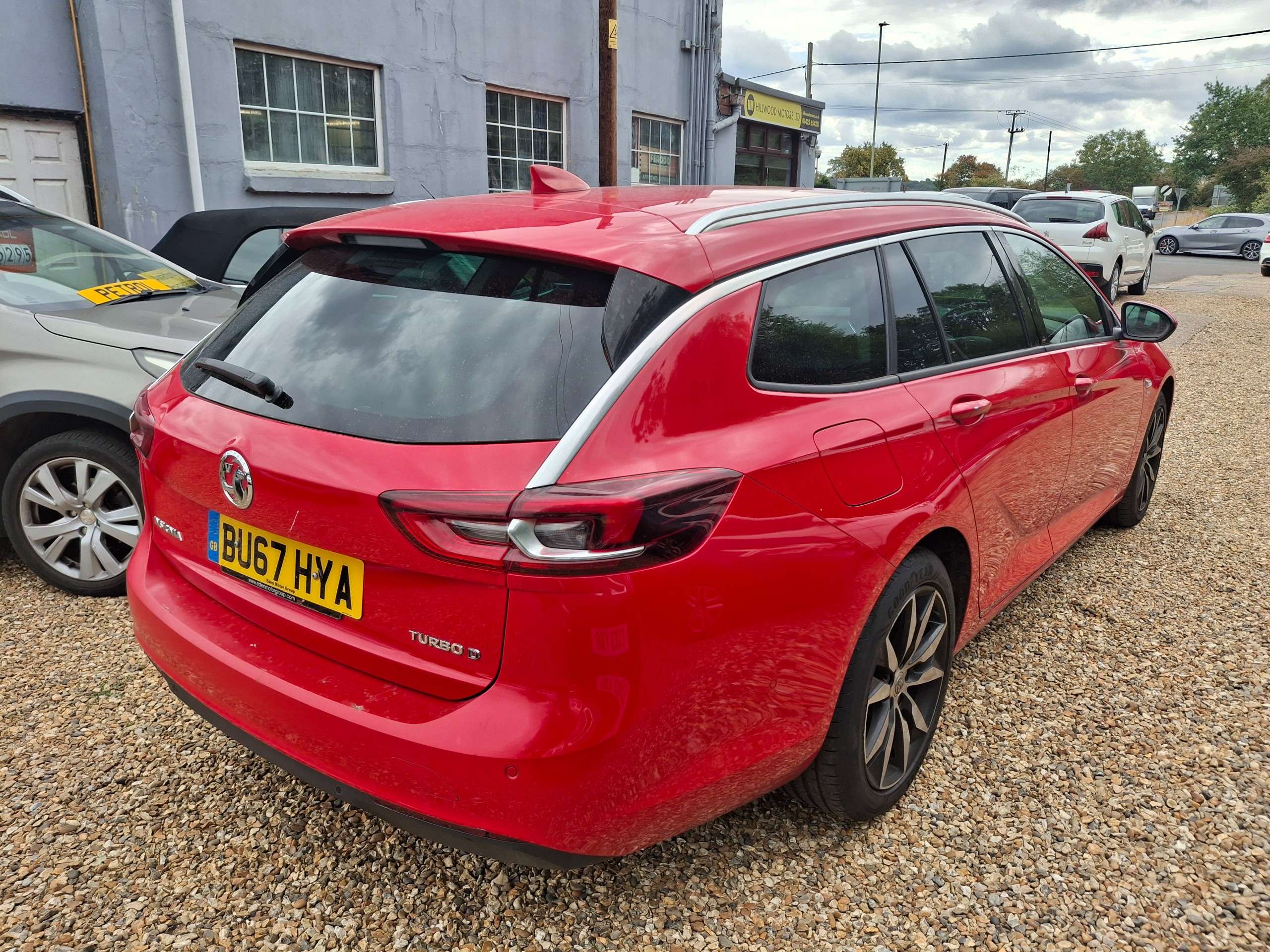 A 2017 VAUXHALL INSIGNIA 2.0 Turbo D BlueInjection SRi Nav Sports Tourer 5dr Diesel Manual Euro 6 (s/s) (170 ps) A 2017 VAUXHALL INSIGNIA 2.0 Turbo D BlueInjection SRi Nav Sports Tourer 5dr Diesel Manual Euro 6 (s/s) (170 ps)
