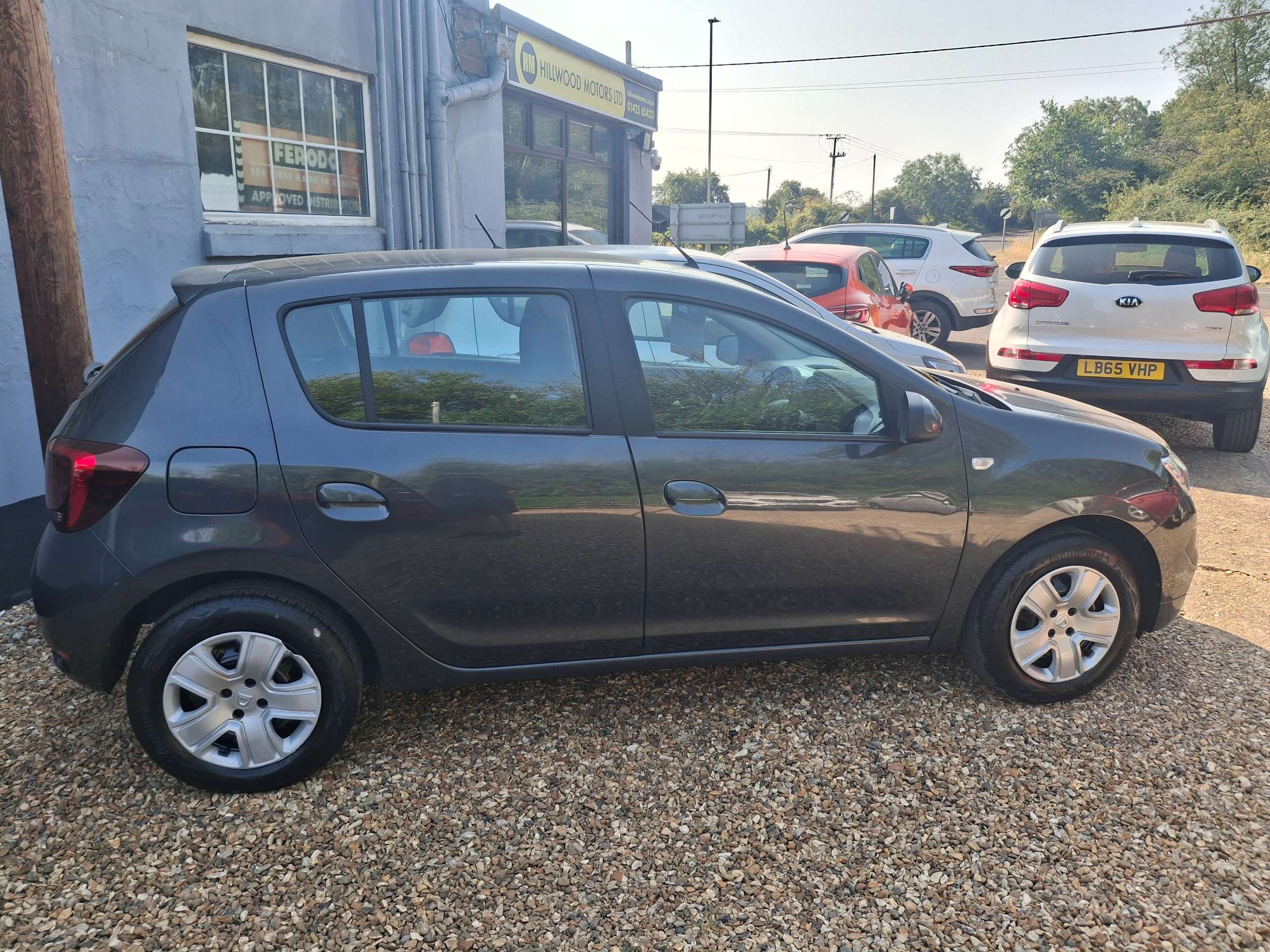 A 2020 DACIA SANDERO 0.9 TCe Comfort Hatchback 5dr Petrol Manual Euro 6 (s/s) (90 ps) A 2020 DACIA SANDERO 0.9 TCe Comfort Hatchback 5dr Petrol Manual Euro 6 (s/s) (90 ps)