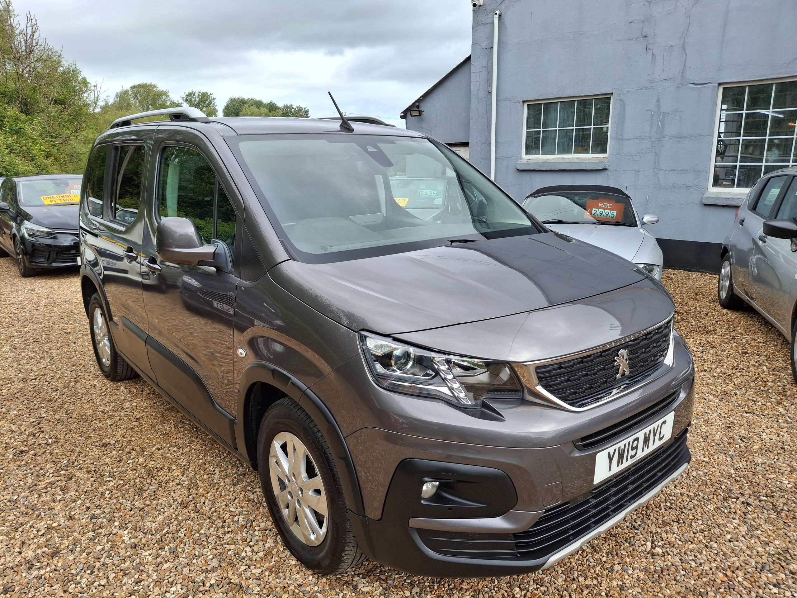 A 2019 PEUGEOT RIFTER 1.5 BlueHDi Allure Standard MPV 5dr Diesel EAT Euro 6 (s/s) (130 ps) A 2019 PEUGEOT RIFTER 1.5 BlueHDi Allure Standard MPV 5dr Diesel EAT Euro 6 (s/s) (130 ps)