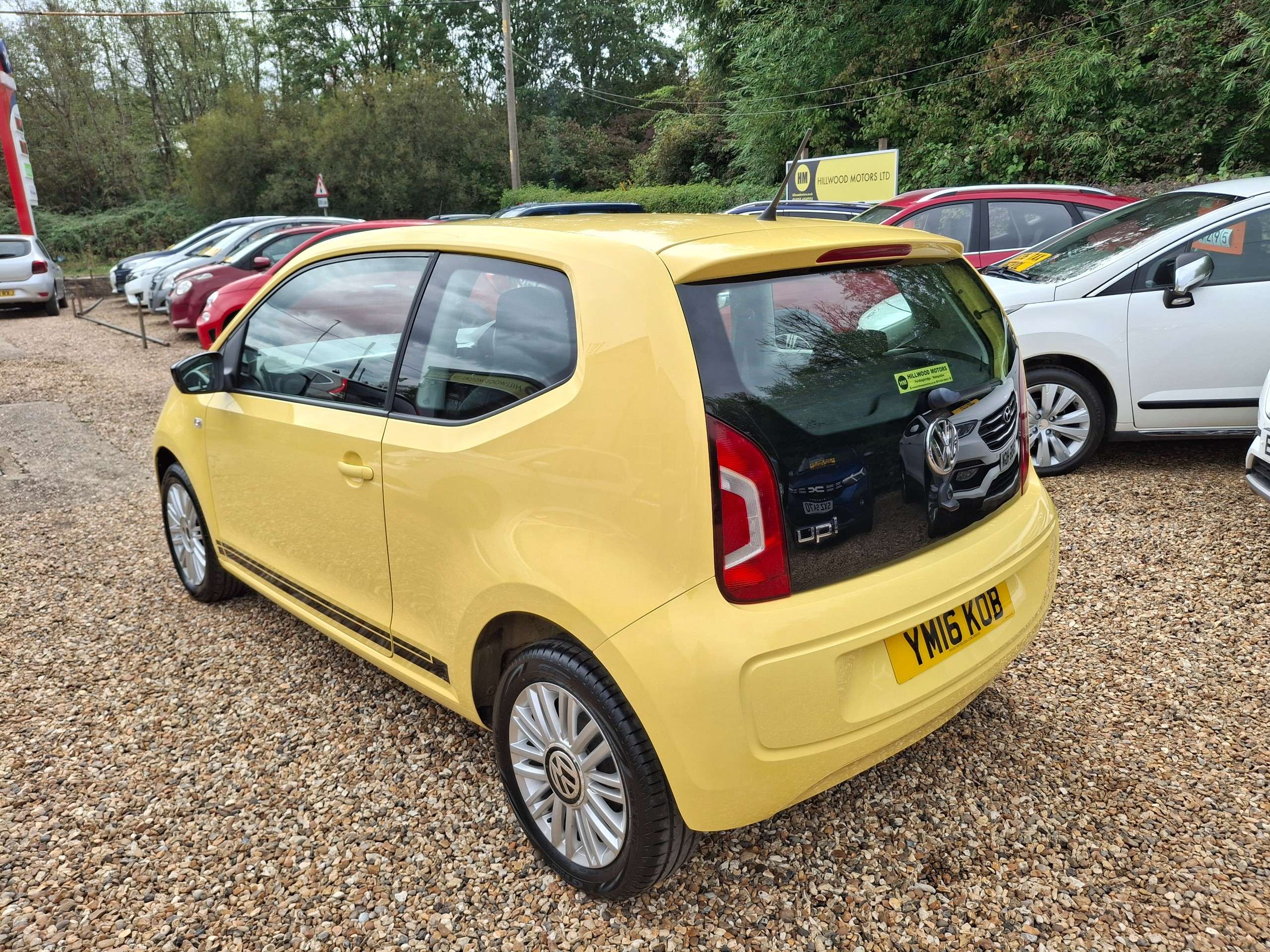 A 2016 VOLKSWAGEN UP! 1.0 Look up! Hatchback 3dr Petrol Manual Euro 6 (60 ps) A 2016 VOLKSWAGEN UP! 1.0 Look up! Hatchback 3dr Petrol Manual Euro 6 (60 ps)
