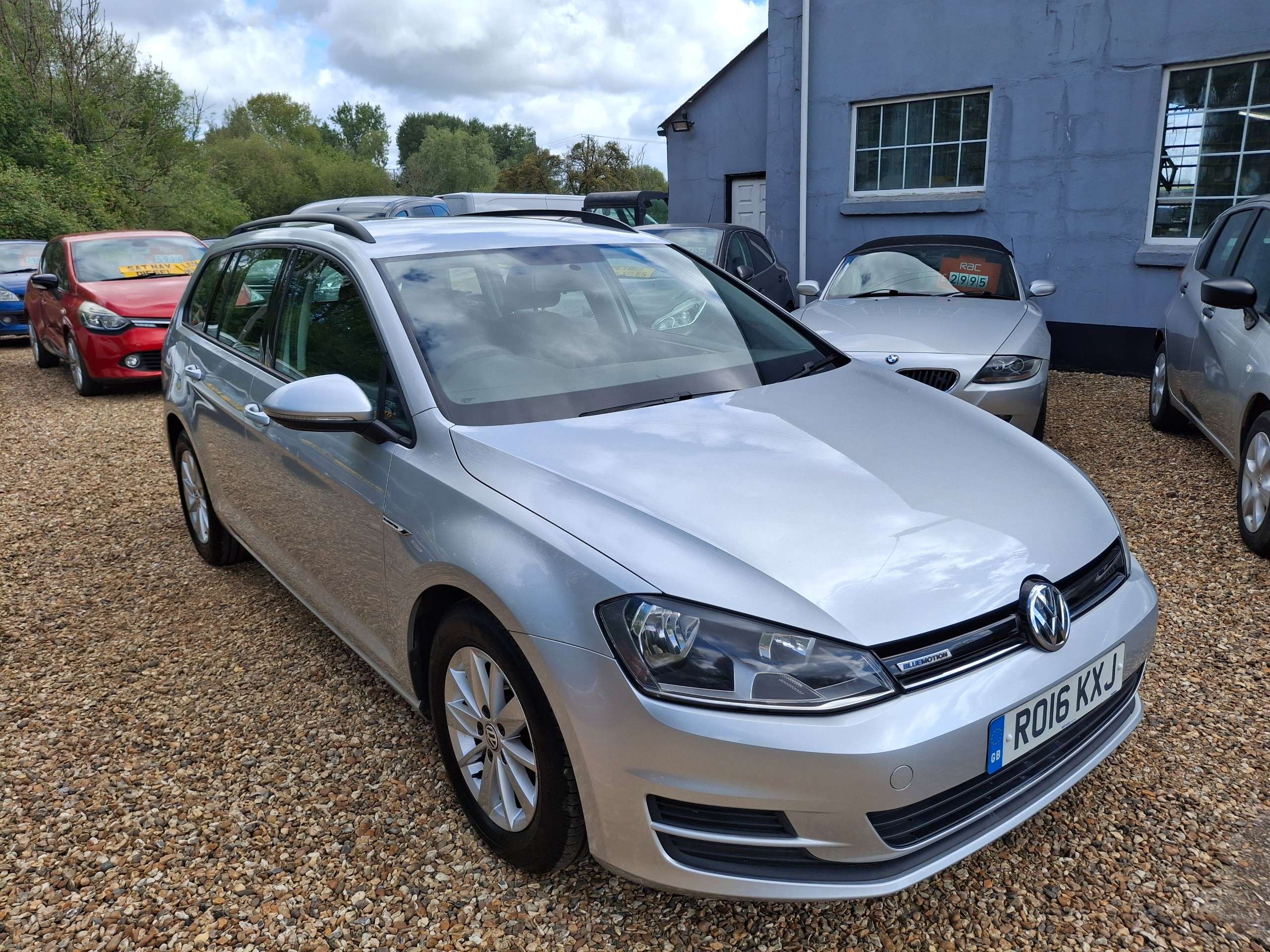 A 2016 VOLKSWAGEN GOLF 1.6 TDI BlueMotion Estate 5dr Diesel Manual Euro 6 (s/s) (110 ps) A 2016 VOLKSWAGEN GOLF 1.6 TDI BlueMotion Estate 5dr Diesel Manual Euro 6 (s/s) (110 ps)