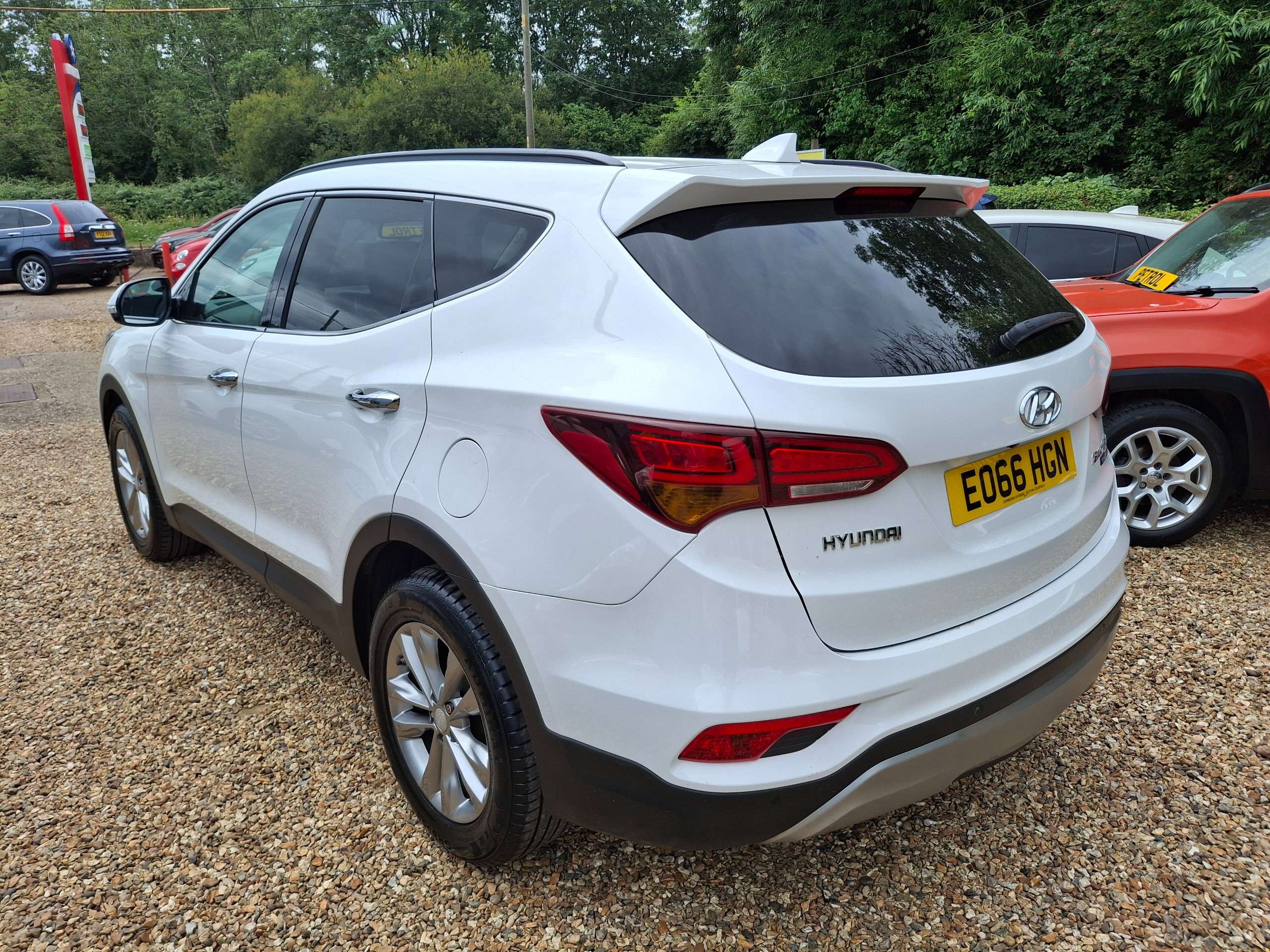 A 2016 HYUNDAI SANTA FE 2.2 CRDi Blue Drive Premium SUV 5dr Diesel Auto 4WD Euro 6 (s/s) (200 ps) A 2016 HYUNDAI SANTA FE 2.2 CRDi Blue Drive Premium SUV 5dr Diesel Auto 4WD Euro 6 (s/s) (200 ps)