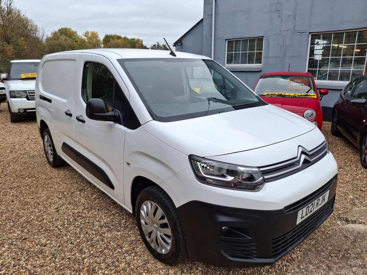 Check out this Citroen Berlingo 2021 Diesel Manual
