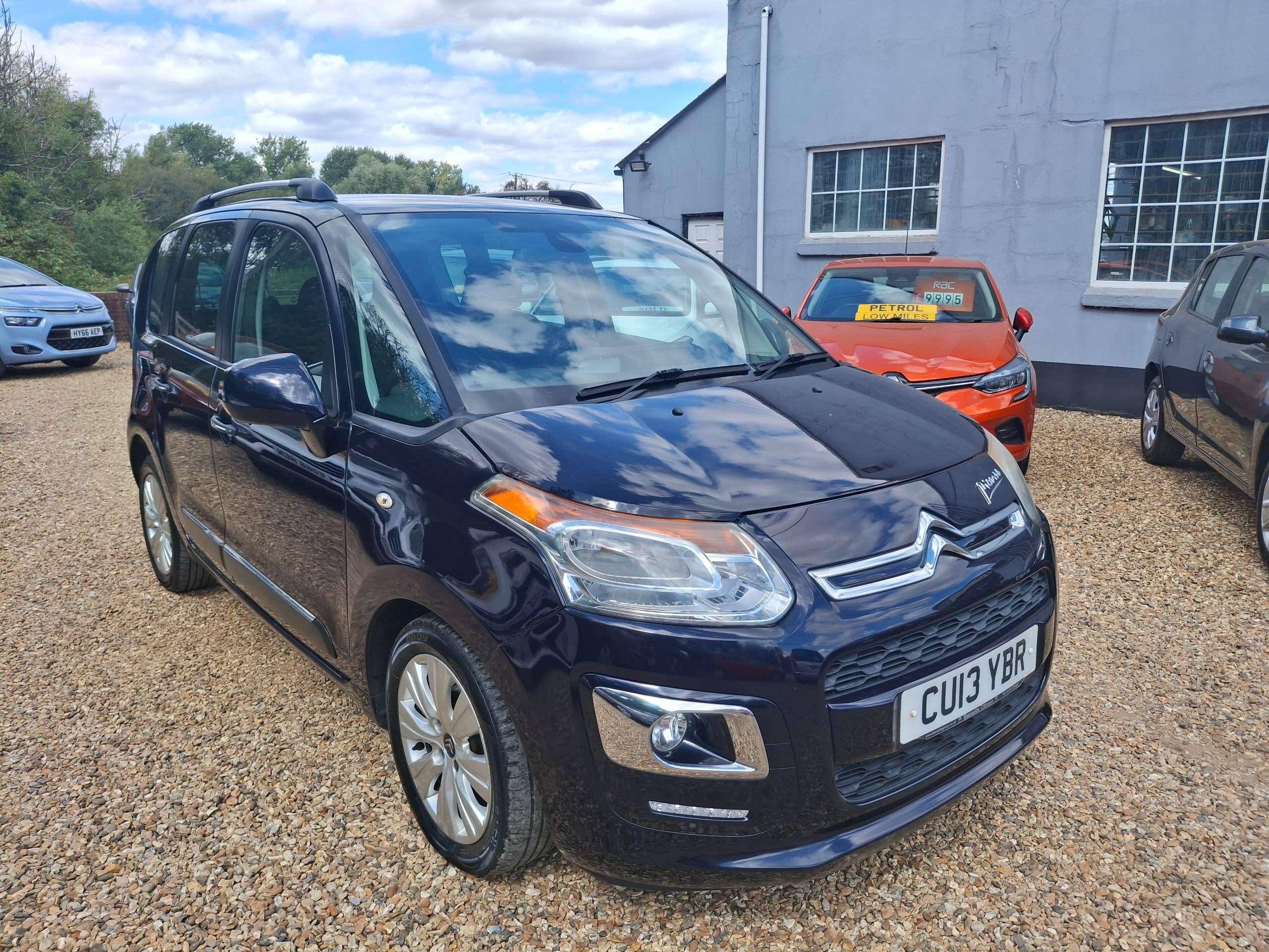 A 2013 CITROEN C3 PICASSO 1.6 HDi Exclusive MPV 5dr Diesel Manual Euro 5 (90 ps) A 2013 CITROEN C3 PICASSO 1.6 HDi Exclusive MPV 5dr Diesel Manual Euro 5 (90 ps)