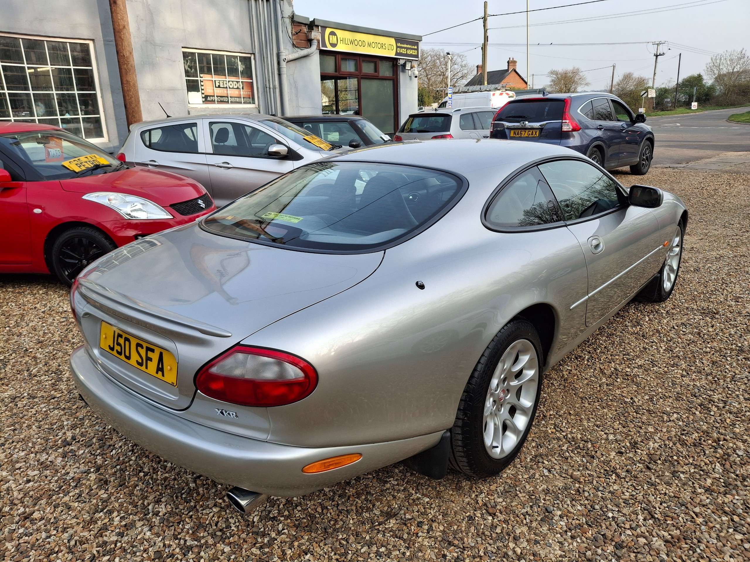 A 1998 JAGUAR XKR A 1998 JAGUAR XKR