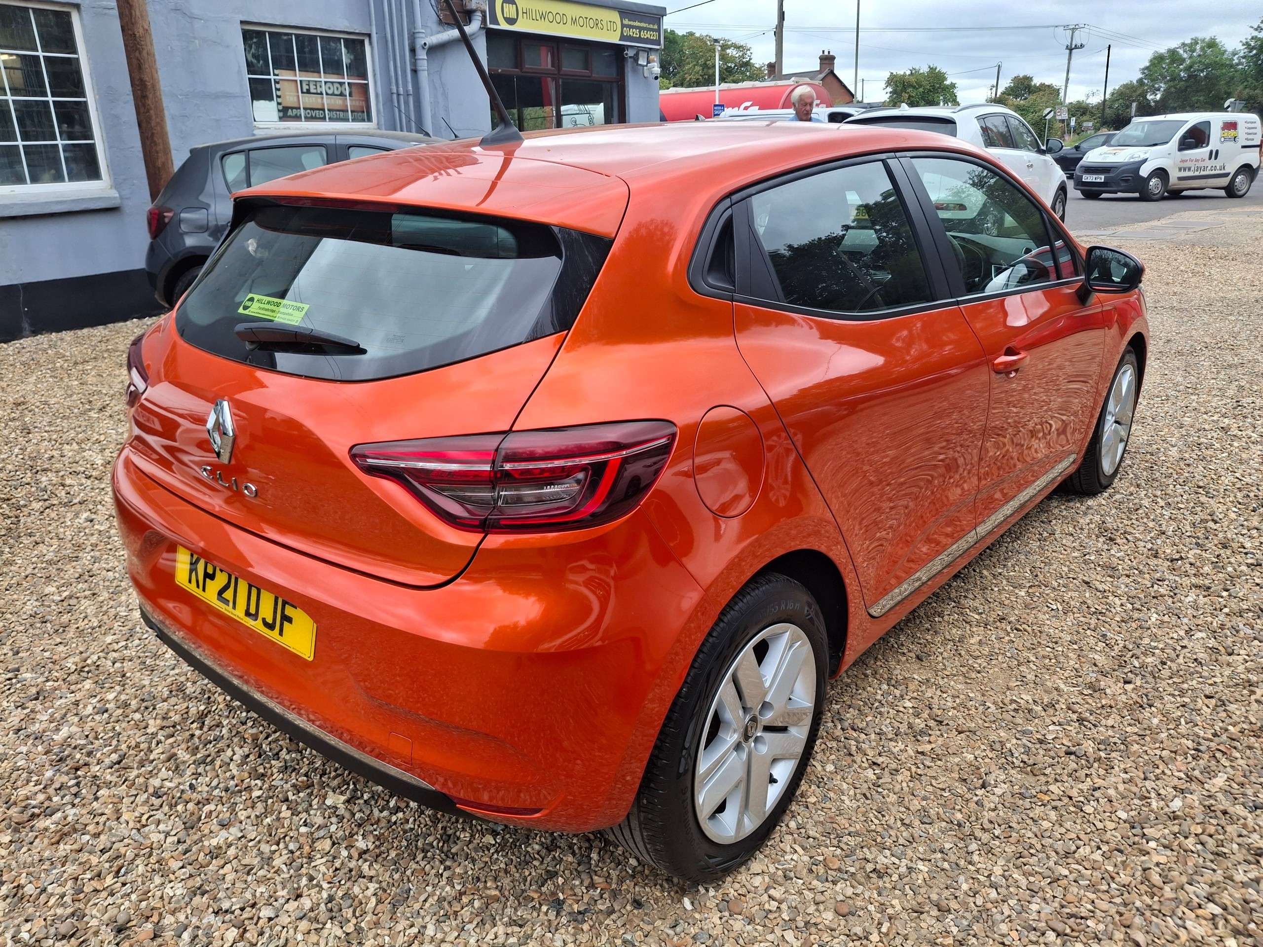 A 2021 RENAULT CLIO 1.0 SCe Play Hatchback 5dr Petrol Manual Euro 6 (s/s) (75 ps) A 2021 RENAULT CLIO 1.0 SCe Play Hatchback 5dr Petrol Manual Euro 6 (s/s) (75 ps)