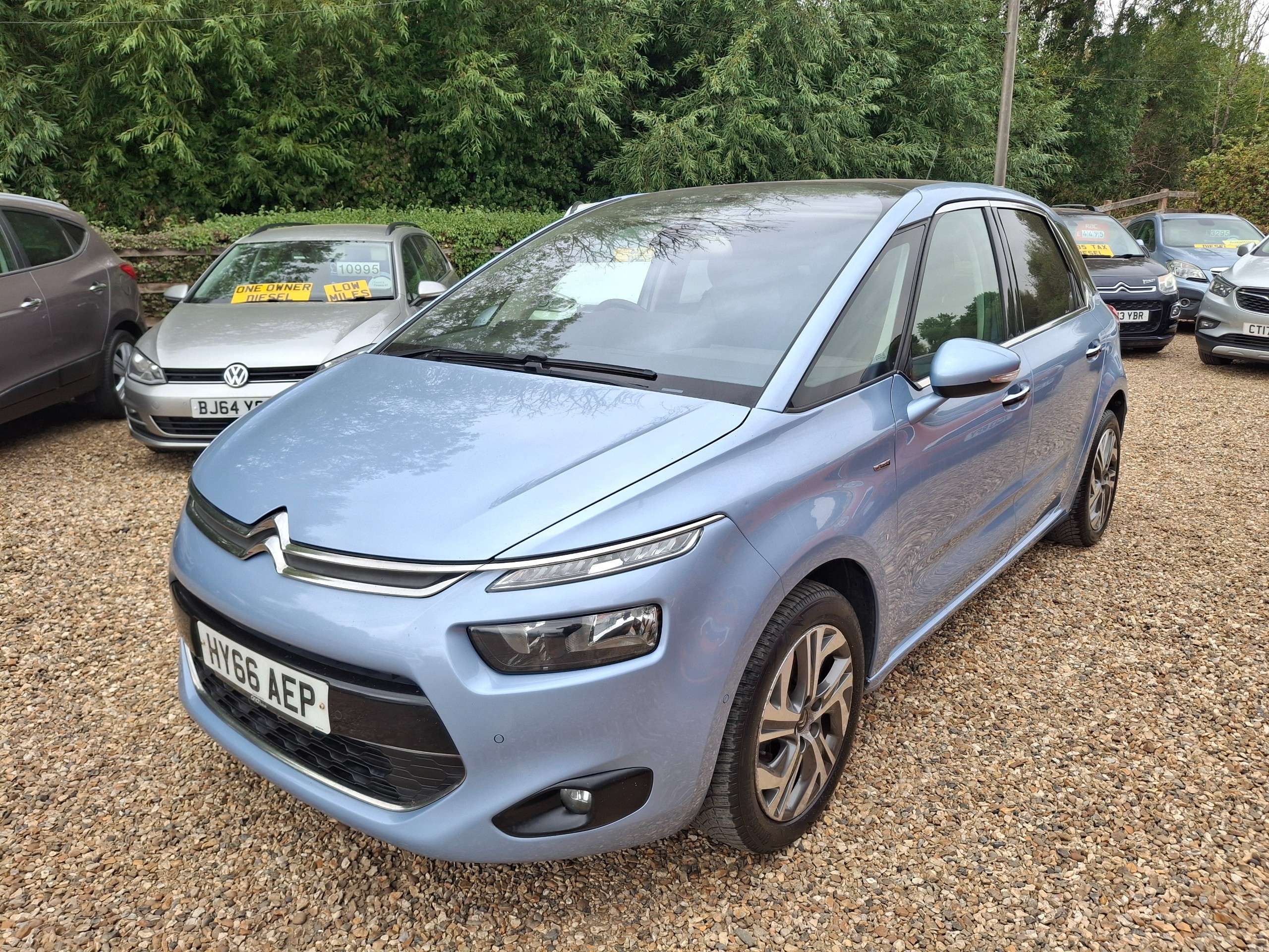 A 2016 CITROEN C4 PICASSO 1.6 BlueHDi Exclusive+ MPV 5dr Diesel EAT6 Euro 6 (s/s) (120 ps) A 2016 CITROEN C4 PICASSO 1.6 BlueHDi Exclusive+ MPV 5dr Diesel EAT6 Euro 6 (s/s) (120 ps)