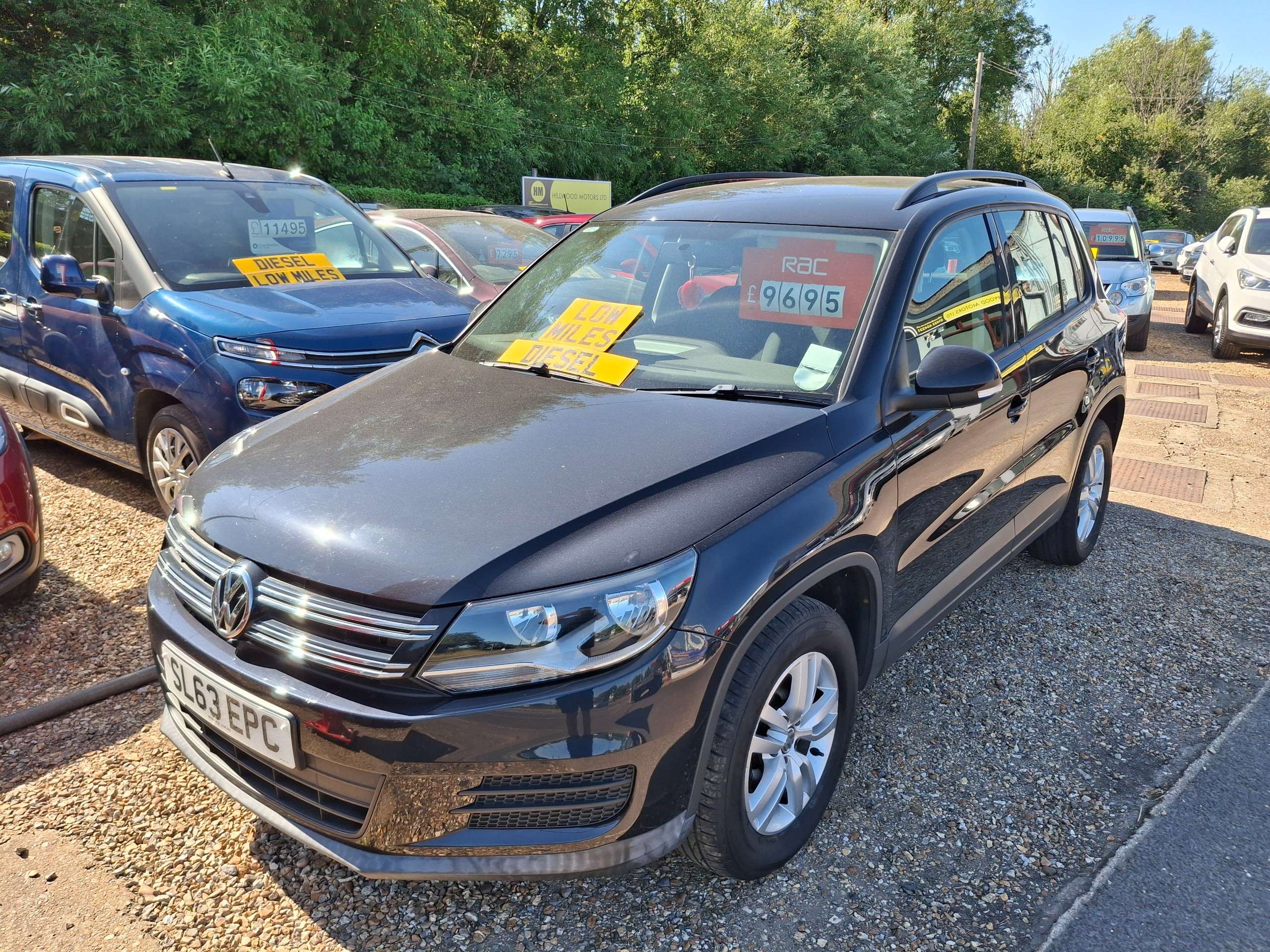 A 2013 VOLKSWAGEN TIGUAN 2.0 TDI BlueMotion Tech S SUV 5dr Diesel DSG 4WD Euro 5 (s/s) (140 ps) A 2013 VOLKSWAGEN TIGUAN 2.0 TDI BlueMotion Tech S SUV 5dr Diesel DSG 4WD Euro 5 (s/s) (140 ps)