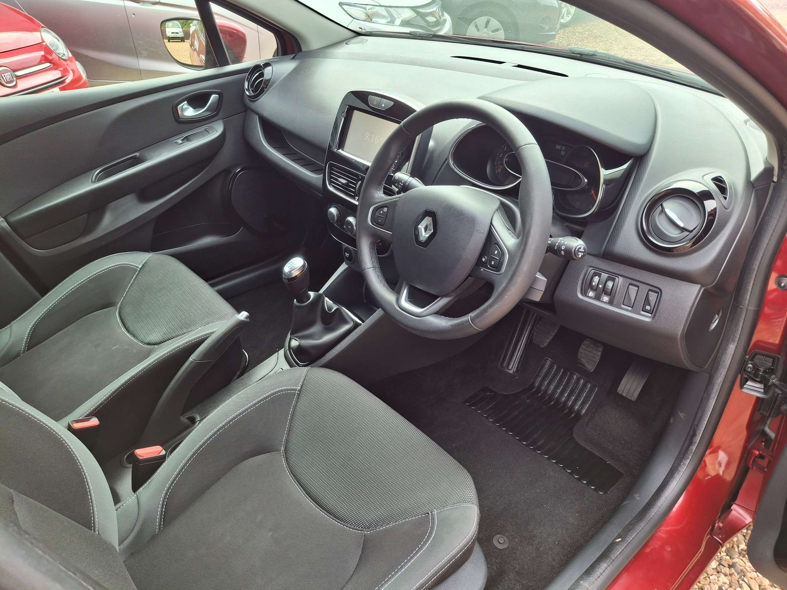 2017 RENAULT CLIO 2017 RENAULT CLIO