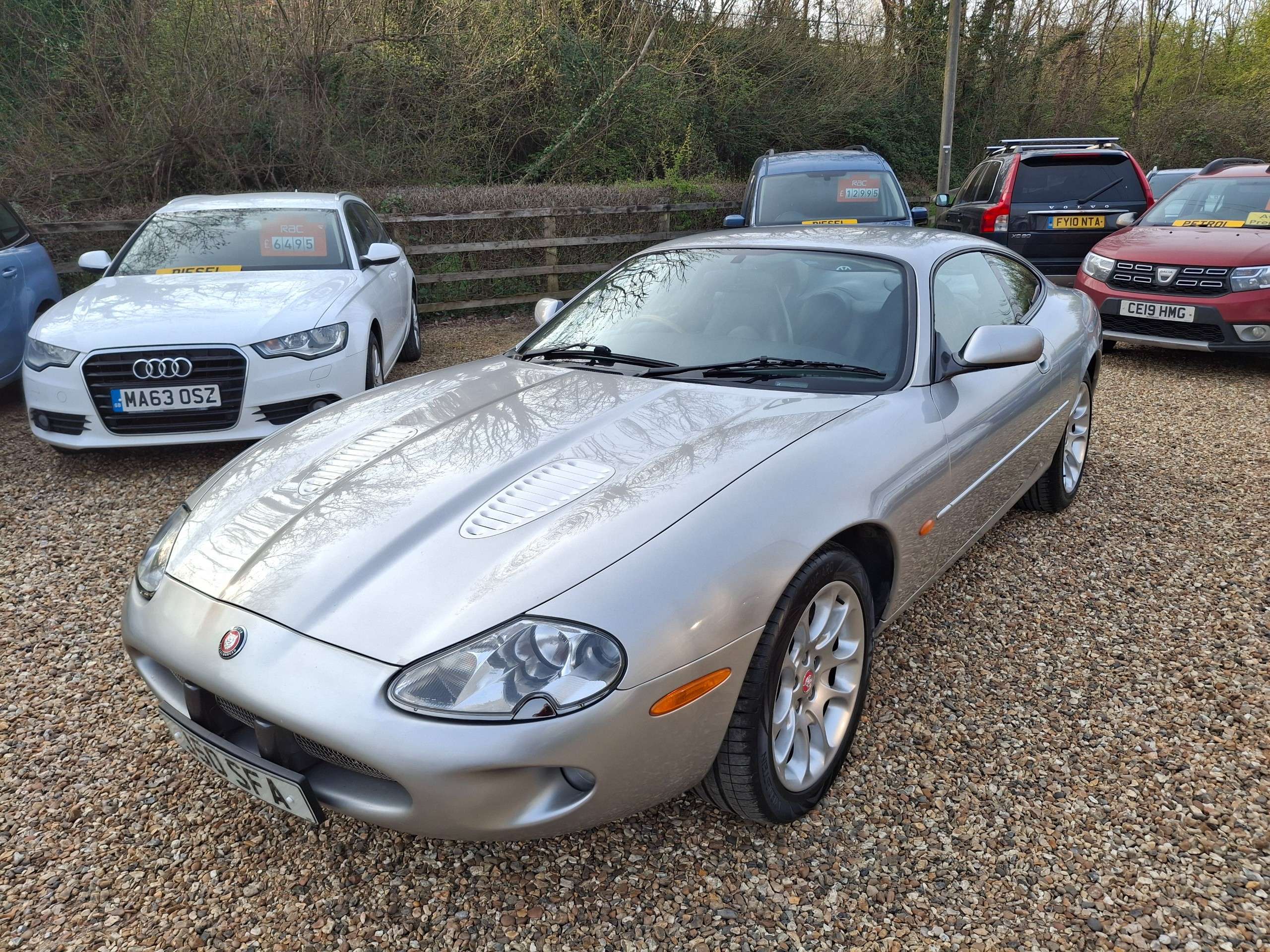 A 1998 JAGUAR XKR A 1998 JAGUAR XKR