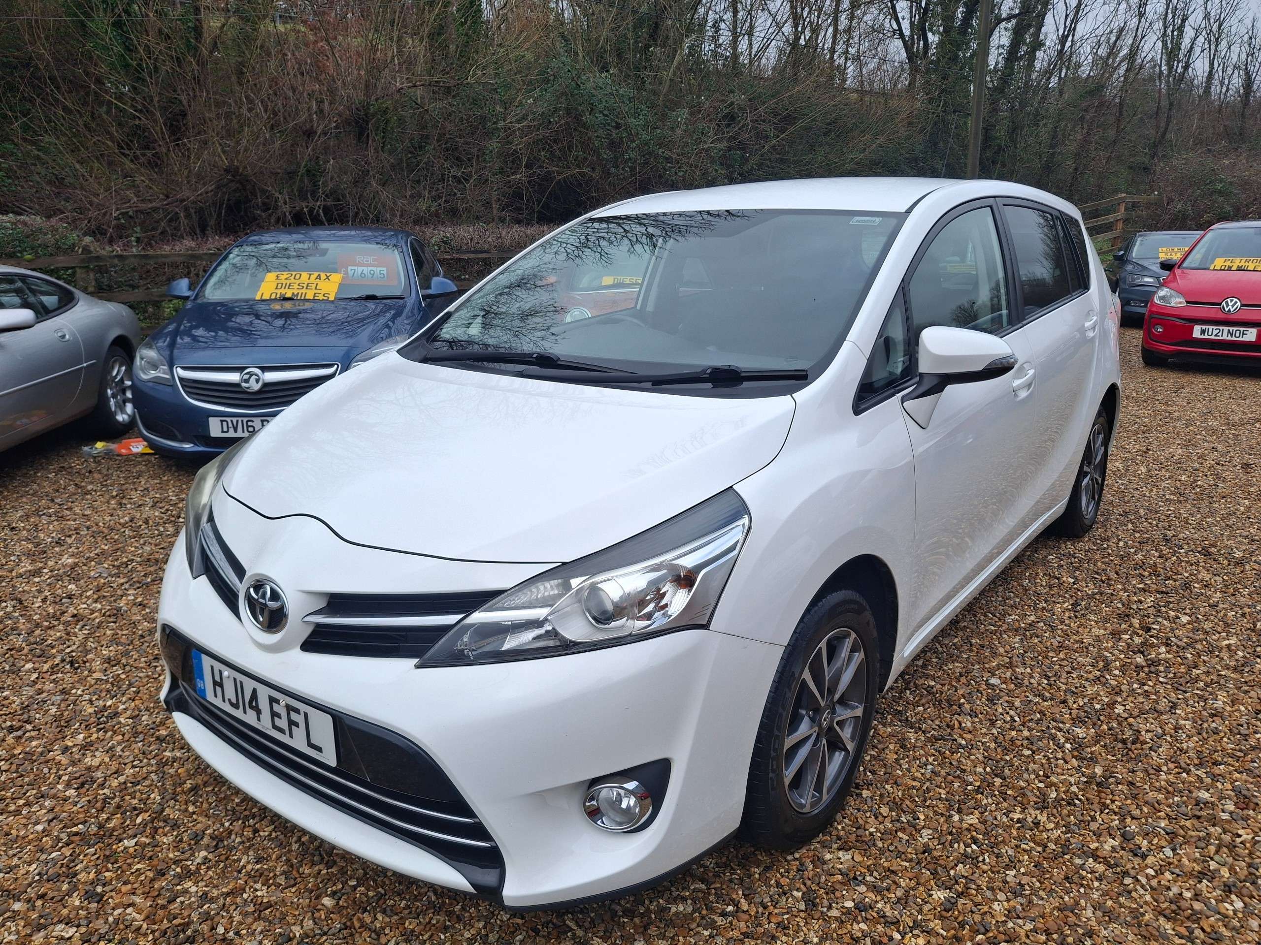 A 2014 TOYOTA VERSO 2.0 D-4D Icon MPV 5dr Diesel Manual Euro 5 (126 ps) A 2014 TOYOTA VERSO 2.0 D-4D Icon MPV 5dr Diesel Manual Euro 5 (126 ps)