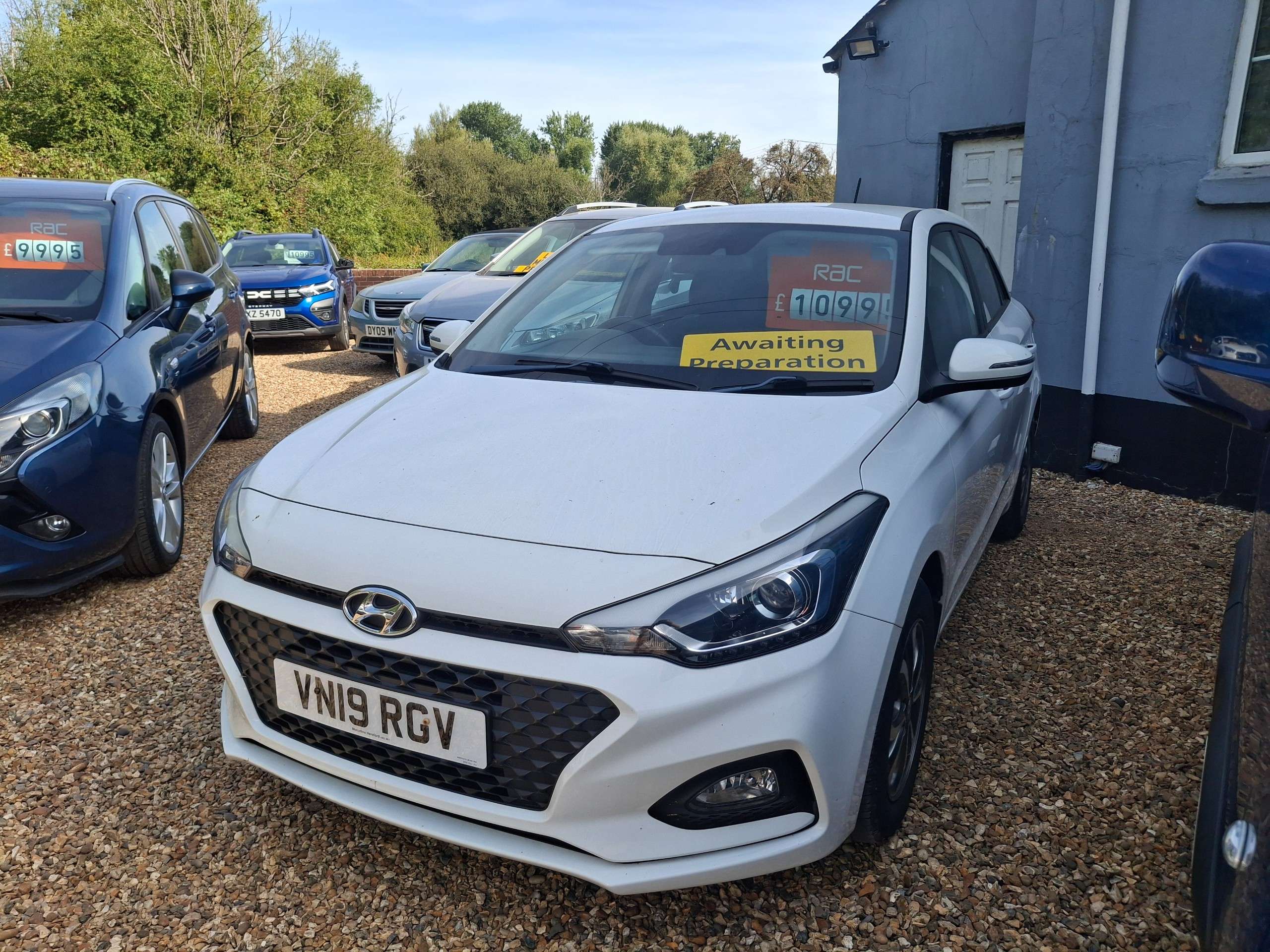 A 2019 HYUNDAI I20 1.2 SE Launch Edition Hatchback 5dr Petrol Manual Euro 6 (s/s) (84 ps) A 2019 HYUNDAI I20 1.2 SE Launch Edition Hatchback 5dr Petrol Manual Euro 6 (s/s) (84 ps)