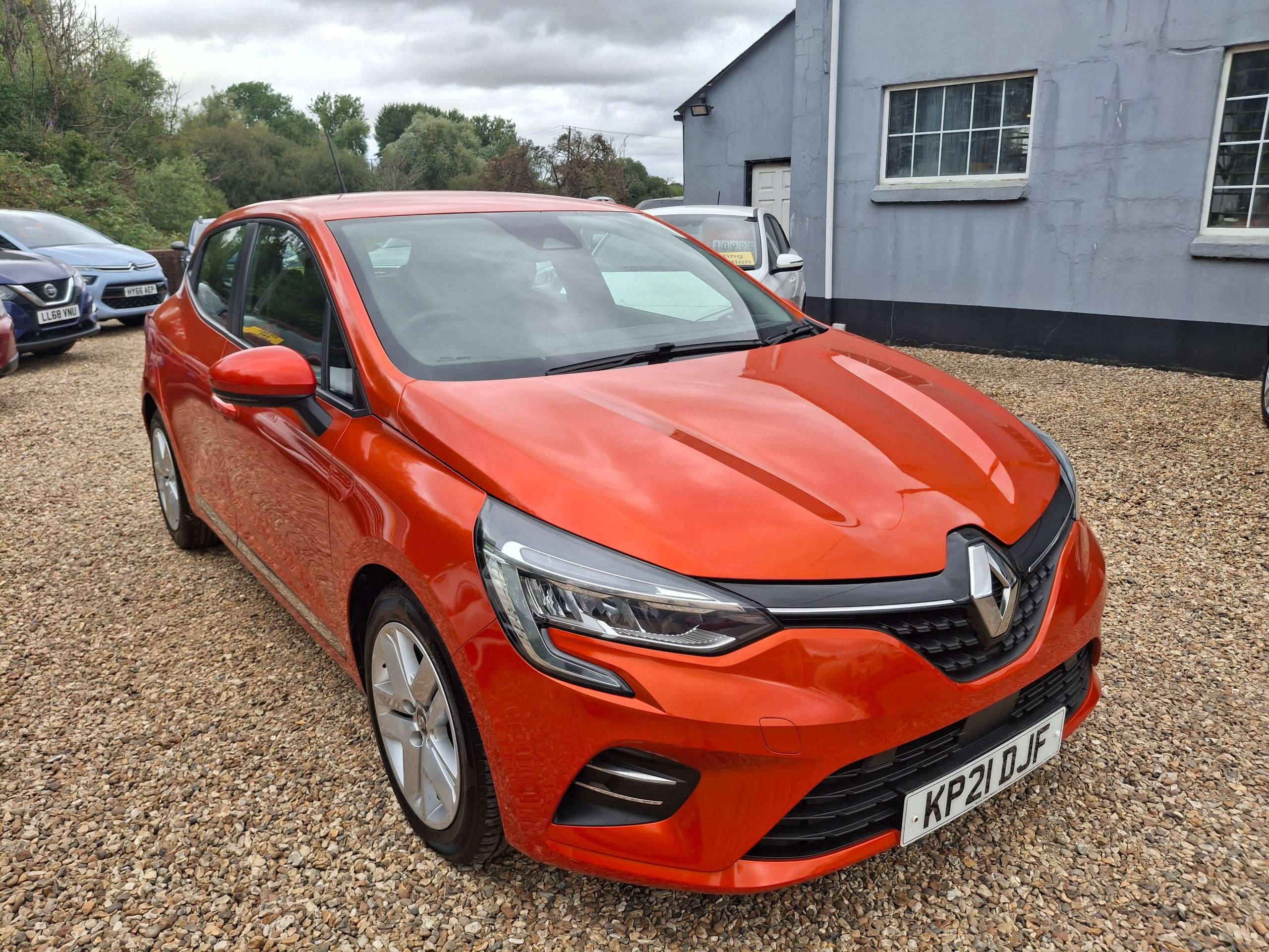 A 2021 RENAULT CLIO 1.0 SCe Play Hatchback 5dr Petrol Manual Euro 6 (s/s) (75 ps) A 2021 RENAULT CLIO 1.0 SCe Play Hatchback 5dr Petrol Manual Euro 6 (s/s) (75 ps)