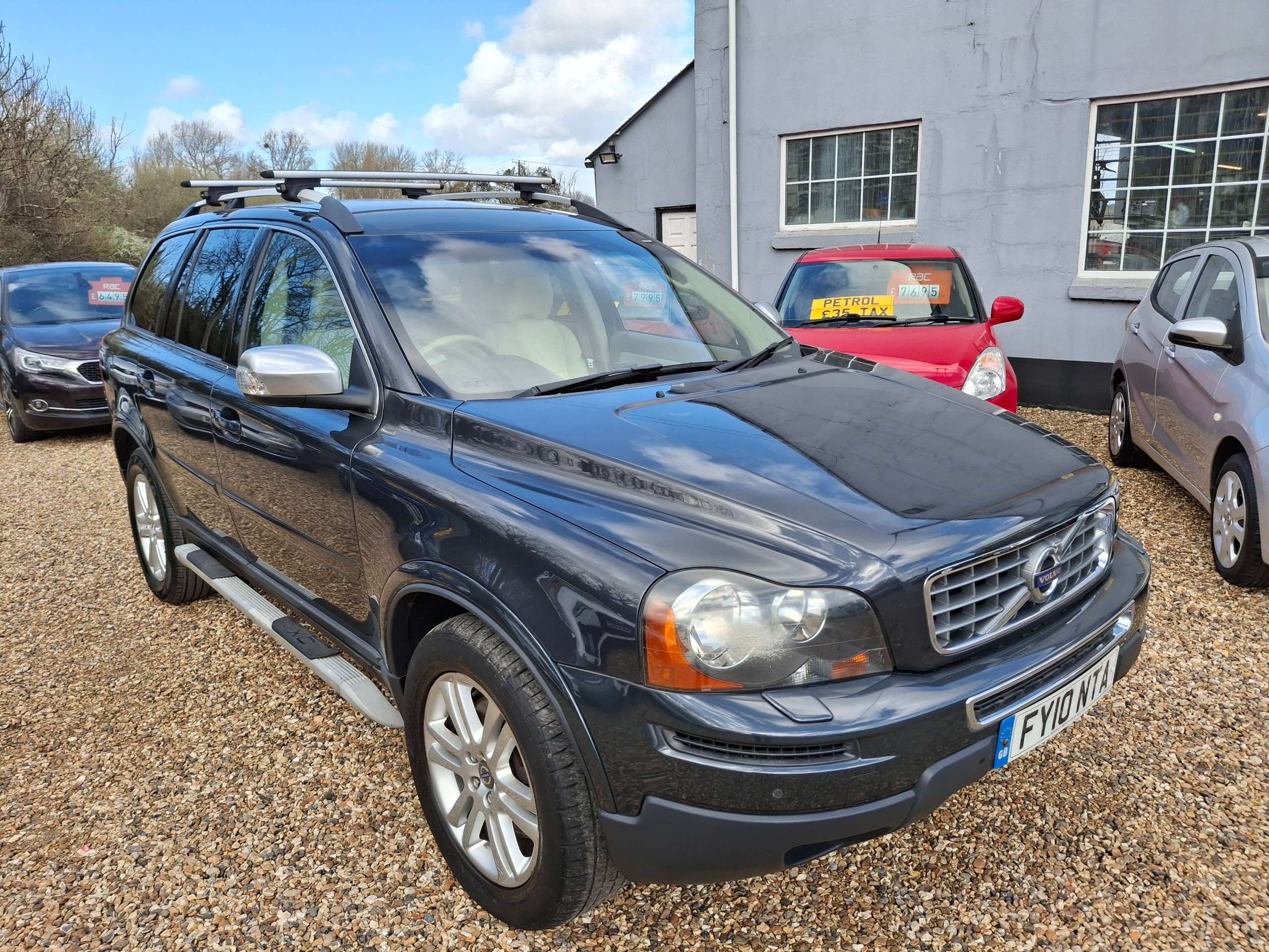 A 2010 VOLVO XC90 2.4 D5 SE SUV 5dr Diesel Geartronic AWD (224 g/km, 182 bhp) A 2010 VOLVO XC90 2.4 D5 SE SUV 5dr Diesel Geartronic AWD (224 g/km, 182 bhp)