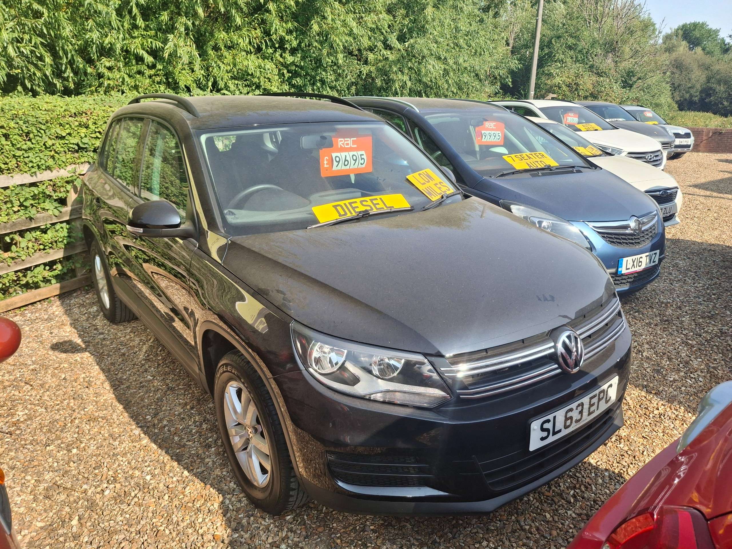 A 2013 VOLKSWAGEN TIGUAN 2.0 TDI BlueMotion Tech S SUV 5dr Diesel DSG 4WD Euro 5 (s/s) (140 ps) A 2013 VOLKSWAGEN TIGUAN 2.0 TDI BlueMotion Tech S SUV 5dr Diesel DSG 4WD Euro 5 (s/s) (140 ps)