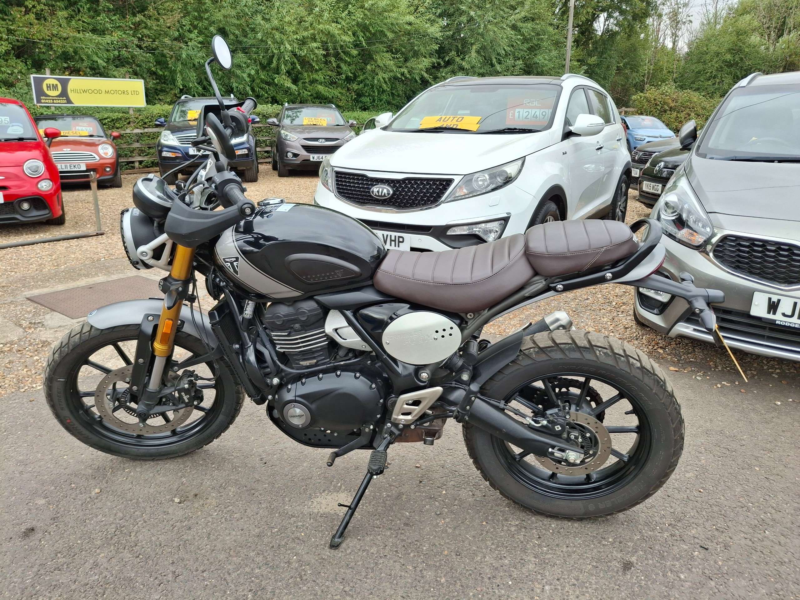 A 2024 TRIUMPH SCRAMBLER 400 Modern Classics Petrol Manual X-ring Euro 5 (40 ps) A 2024 TRIUMPH SCRAMBLER 400 Modern Classics Petrol Manual X-ring Euro 5 (40 ps)
