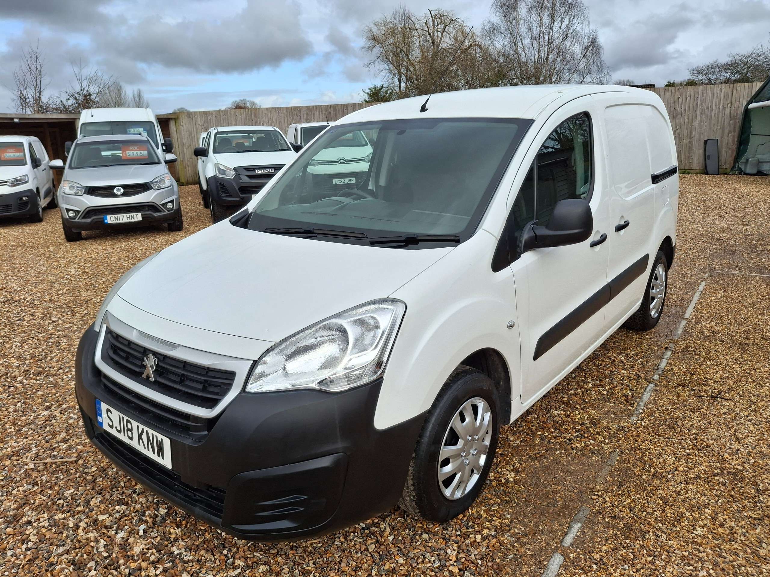 A 2018 PEUGEOT PARTNER 1.6 BlueHDi 850 SE Panel Van 4dr Diesel Automatic L1 (s/s) (108 g/km, 100 bhp) A 2018 PEUGEOT PARTNER 1.6 BlueHDi 850 SE Panel Van 4dr Diesel Automatic L1 (s/s) (108 g/km, 100 bhp)