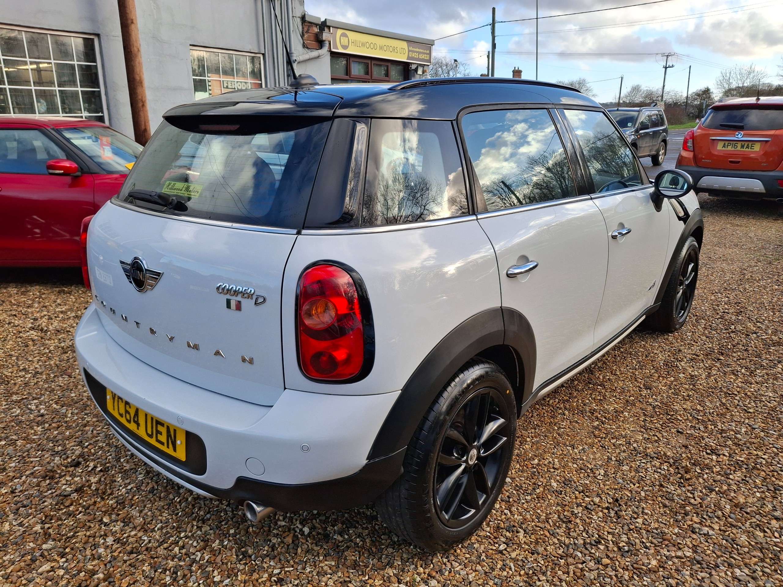 A 2014 MINI COUNTRYMAN 1.6 Cooper D SUV 5dr Diesel Manual ALL4 Euro 6 (s/s) (112 ps) A 2014 MINI COUNTRYMAN 1.6 Cooper D SUV 5dr Diesel Manual ALL4 Euro 6 (s/s) (112 ps)