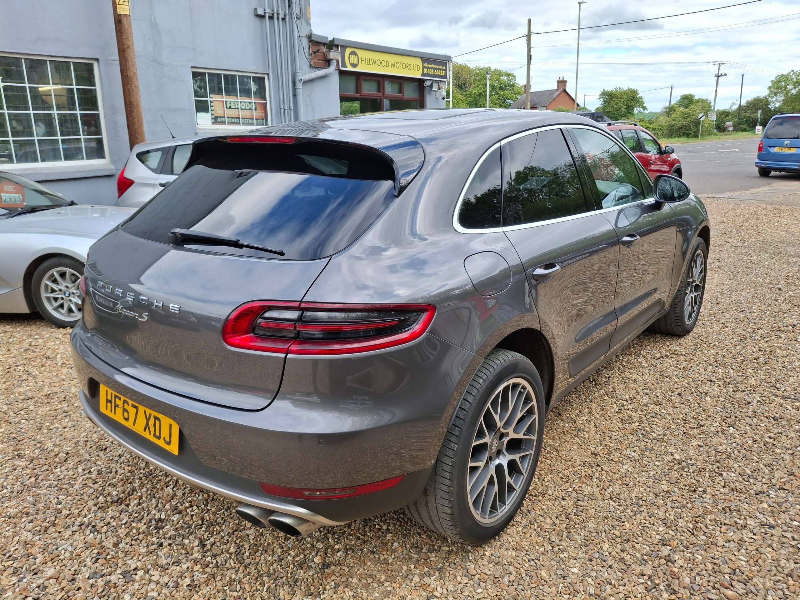 A 2017 PORSCHE MACAN 3.0 V6 S SUV 5dr Petrol PDK 4WD Euro 6 (s/s) (340 ps) A 2017 PORSCHE MACAN 3.0 V6 S SUV 5dr Petrol PDK 4WD Euro 6 (s/s) (340 ps)