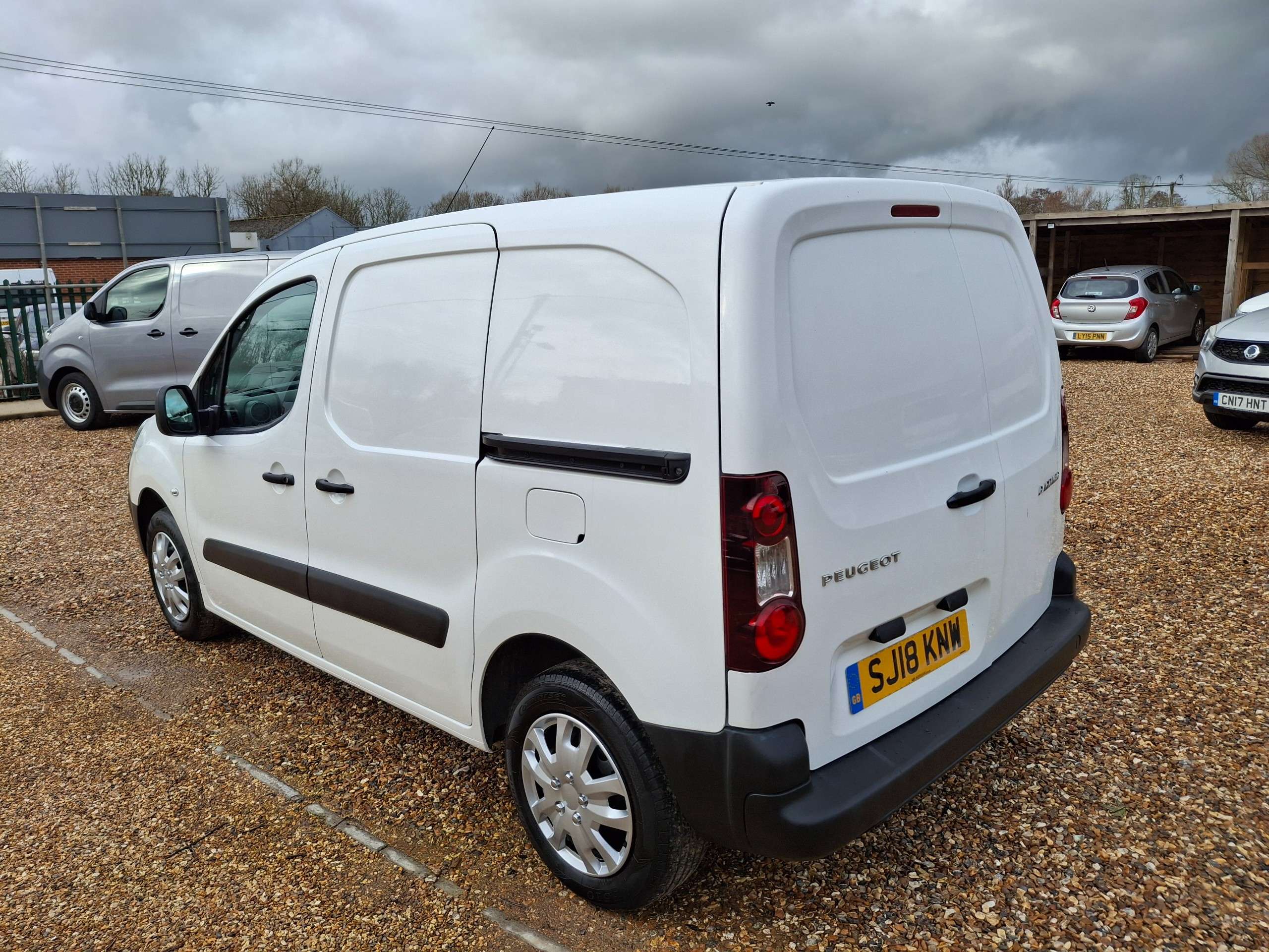 A 2018 PEUGEOT PARTNER 1.6 BlueHDi 850 SE Panel Van 4dr Diesel Automatic L1 (s/s) (108 g/km, 100 bhp) A 2018 PEUGEOT PARTNER 1.6 BlueHDi 850 SE Panel Van 4dr Diesel Automatic L1 (s/s) (108 g/km, 100 bhp)