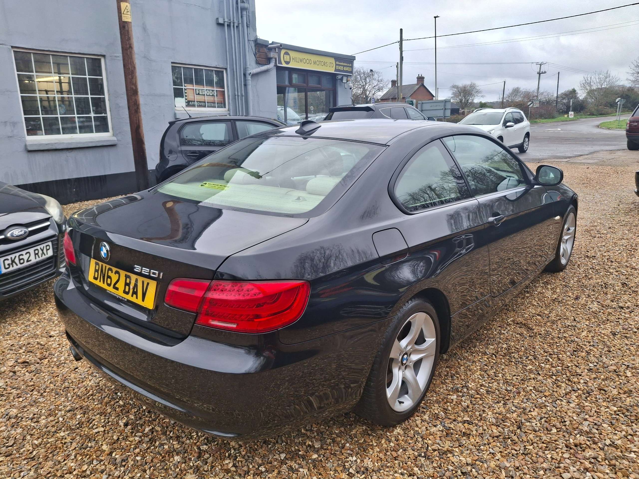 A 2012 BMW 3 SERIES 2.0 320i SE Coupe 2dr Petrol Manual Euro 5 (s/s) (170 ps) A 2012 BMW 3 SERIES 2.0 320i SE Coupe 2dr Petrol Manual Euro 5 (s/s) (170 ps)