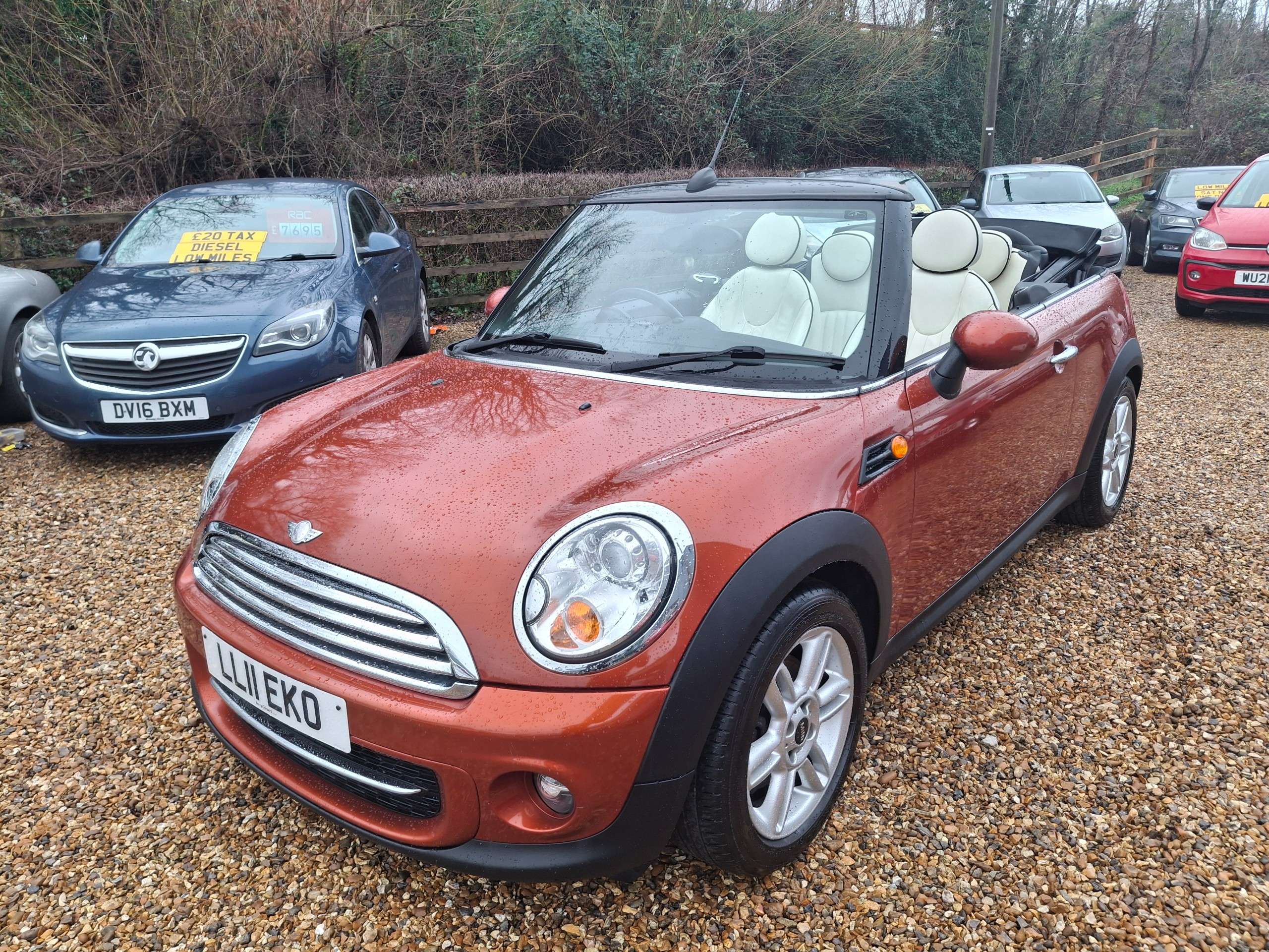 A 2011 MINI CONVERTIBLE 1.6 Cooper D Convertible 2dr Diesel Manual Euro 5 (s/s) (112 ps) A 2011 MINI CONVERTIBLE 1.6 Cooper D Convertible 2dr Diesel Manual Euro 5 (s/s) (112 ps)