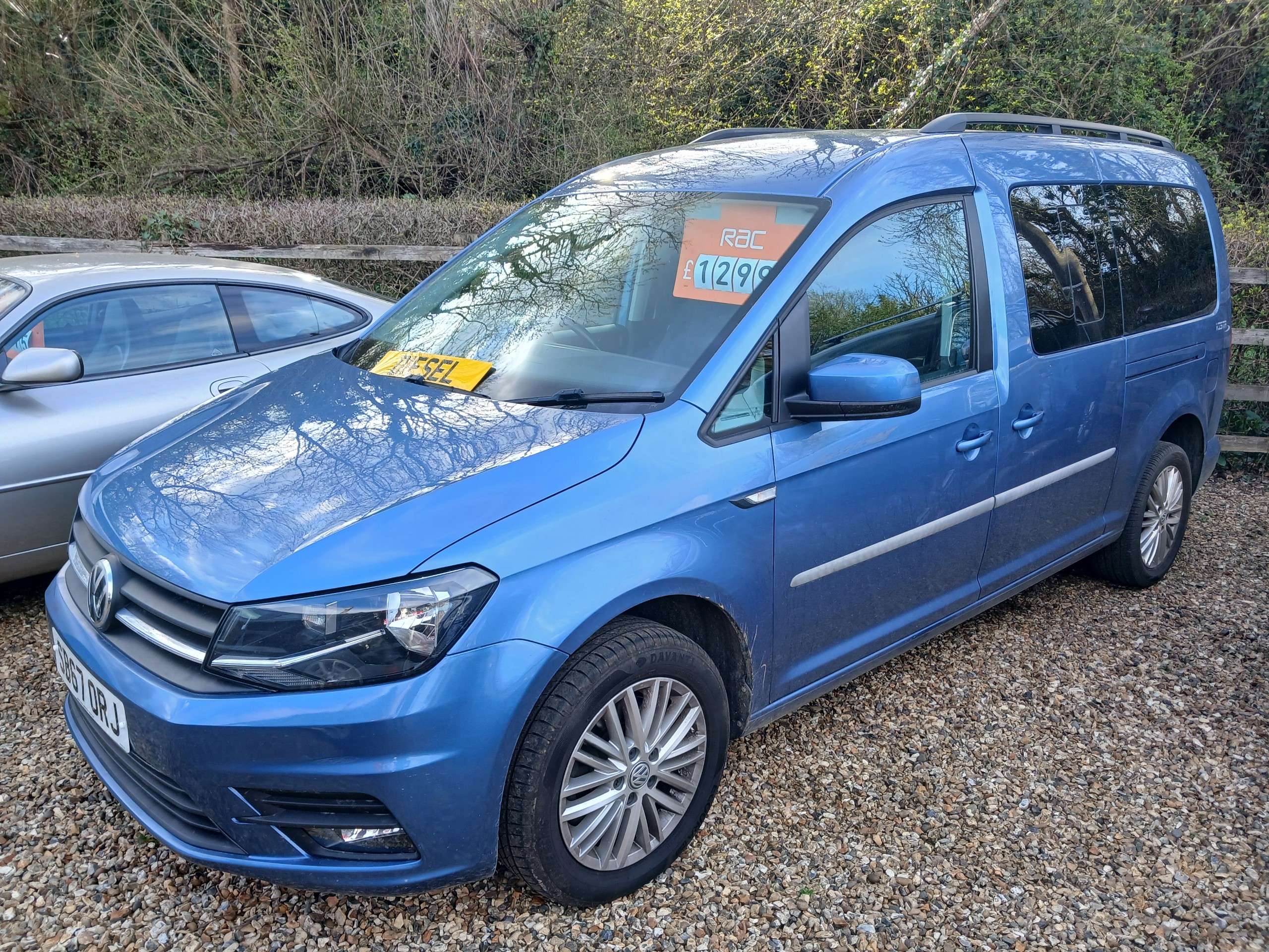 A 2017 VOLKSWAGEN CADDY MAXI 2.0 TDi C20 Maxi Combi Van 5dr Diesel Manual FWD (Window) (128 g/km, 101 bhp) A 2017 VOLKSWAGEN CADDY MAXI 2.0 TDi C20 Maxi Combi Van 5dr Diesel Manual FWD (Window) (128 g/km, 101 bhp)