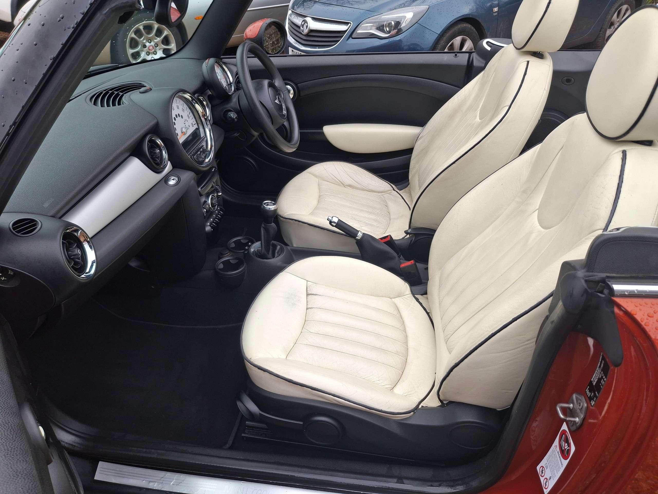 2011 MINI CONVERTIBLE 2011 MINI CONVERTIBLE