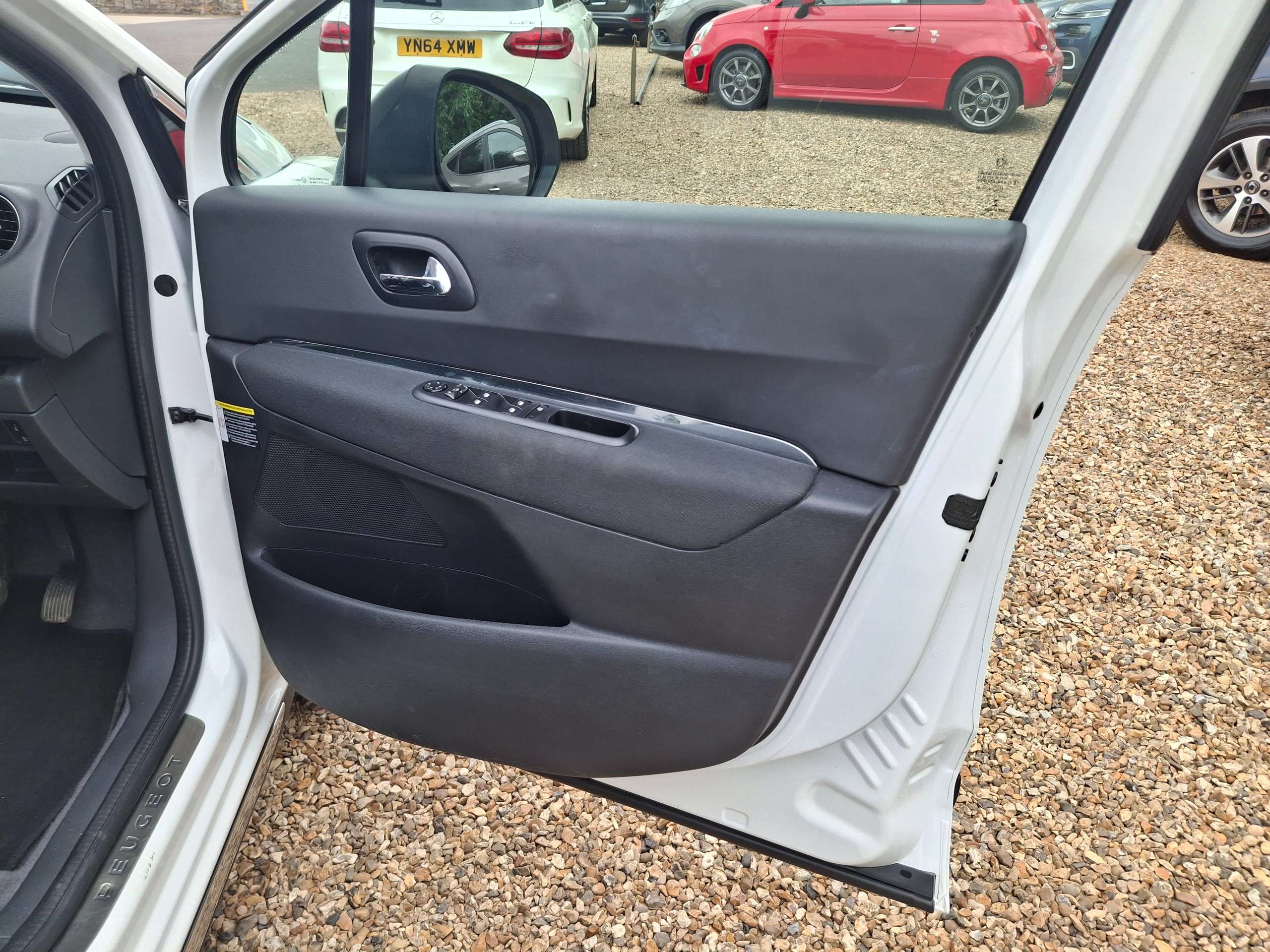 2015 PEUGEOT 3008 2015 PEUGEOT 3008