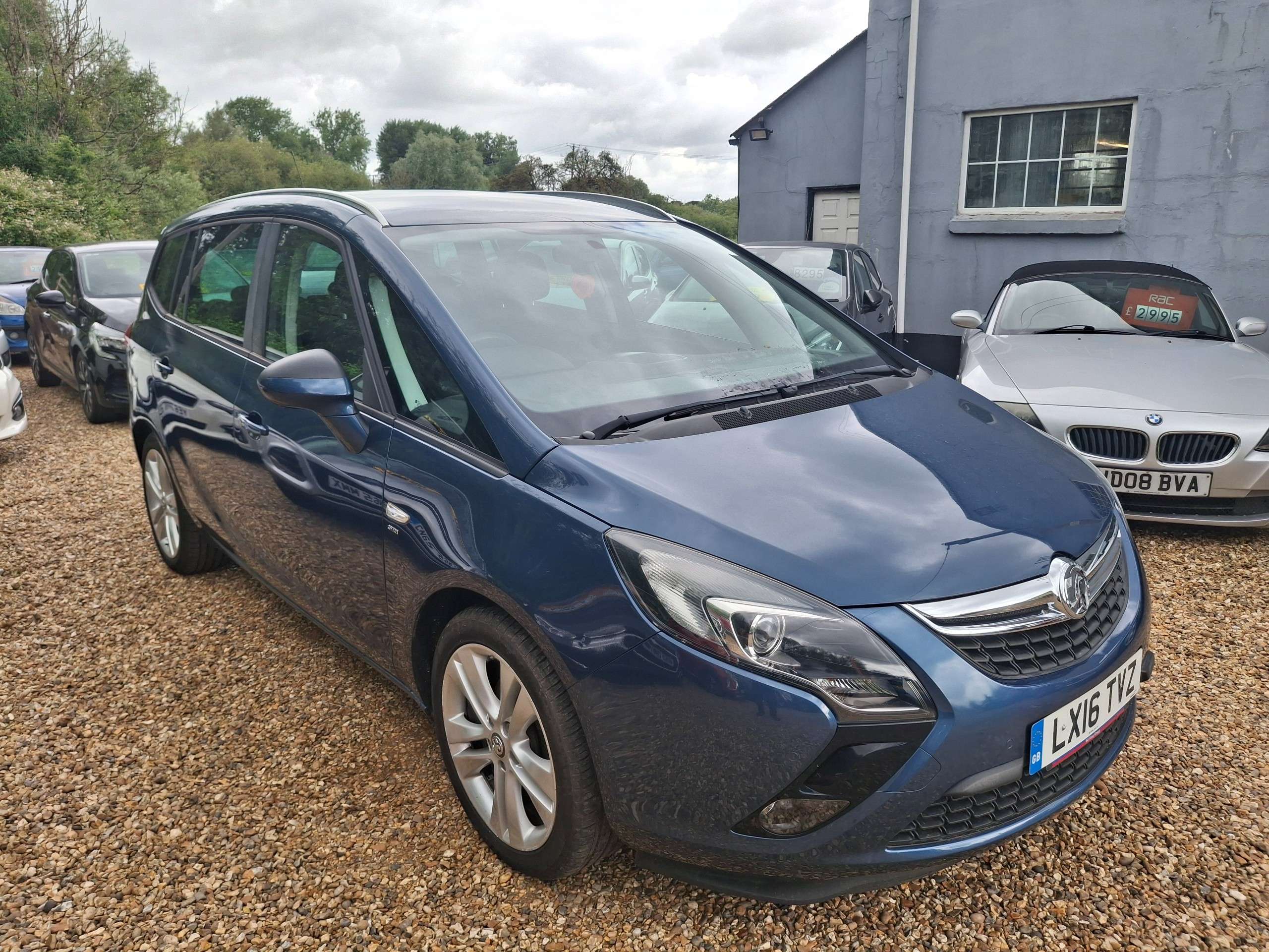 A 2016 VAUXHALL ZAFIRA TOURER 1.4i Turbo SRi MPV 5dr Petrol Auto Euro 6 (140 ps) A 2016 VAUXHALL ZAFIRA TOURER 1.4i Turbo SRi MPV 5dr Petrol Auto Euro 6 (140 ps)