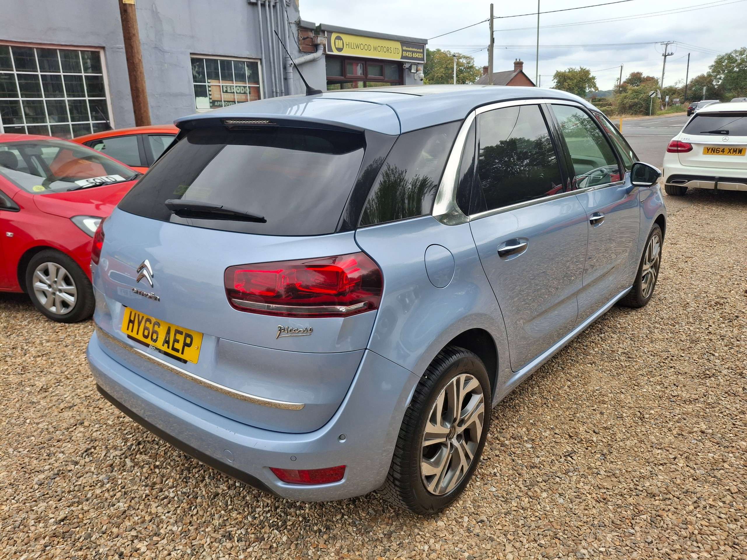 A 2016 CITROEN C4 PICASSO 1.6 BlueHDi Exclusive+ MPV 5dr Diesel EAT6 Euro 6 (s/s) (120 ps) A 2016 CITROEN C4 PICASSO 1.6 BlueHDi Exclusive+ MPV 5dr Diesel EAT6 Euro 6 (s/s) (120 ps)