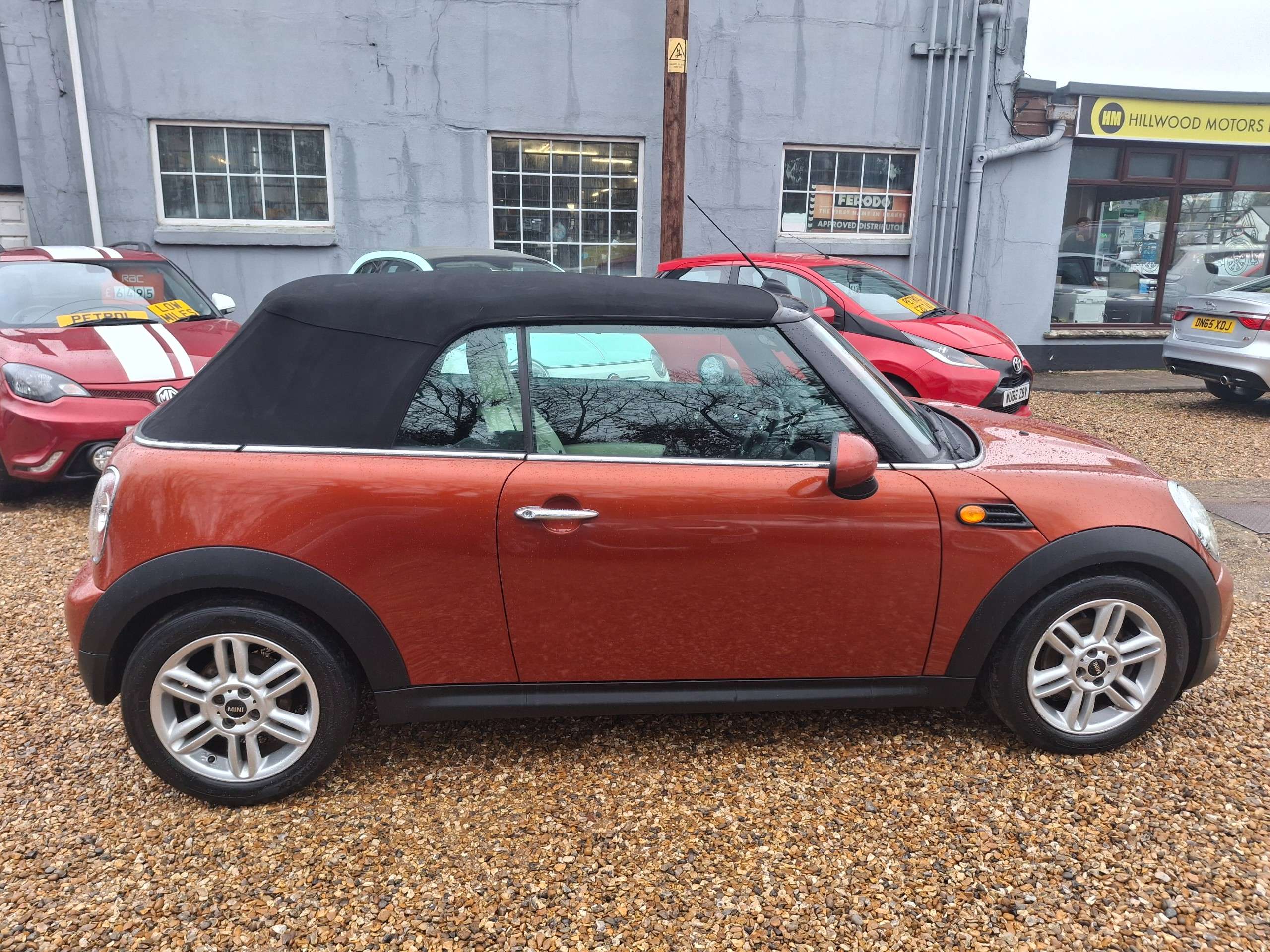 2011 MINI CONVERTIBLE 2011 MINI CONVERTIBLE