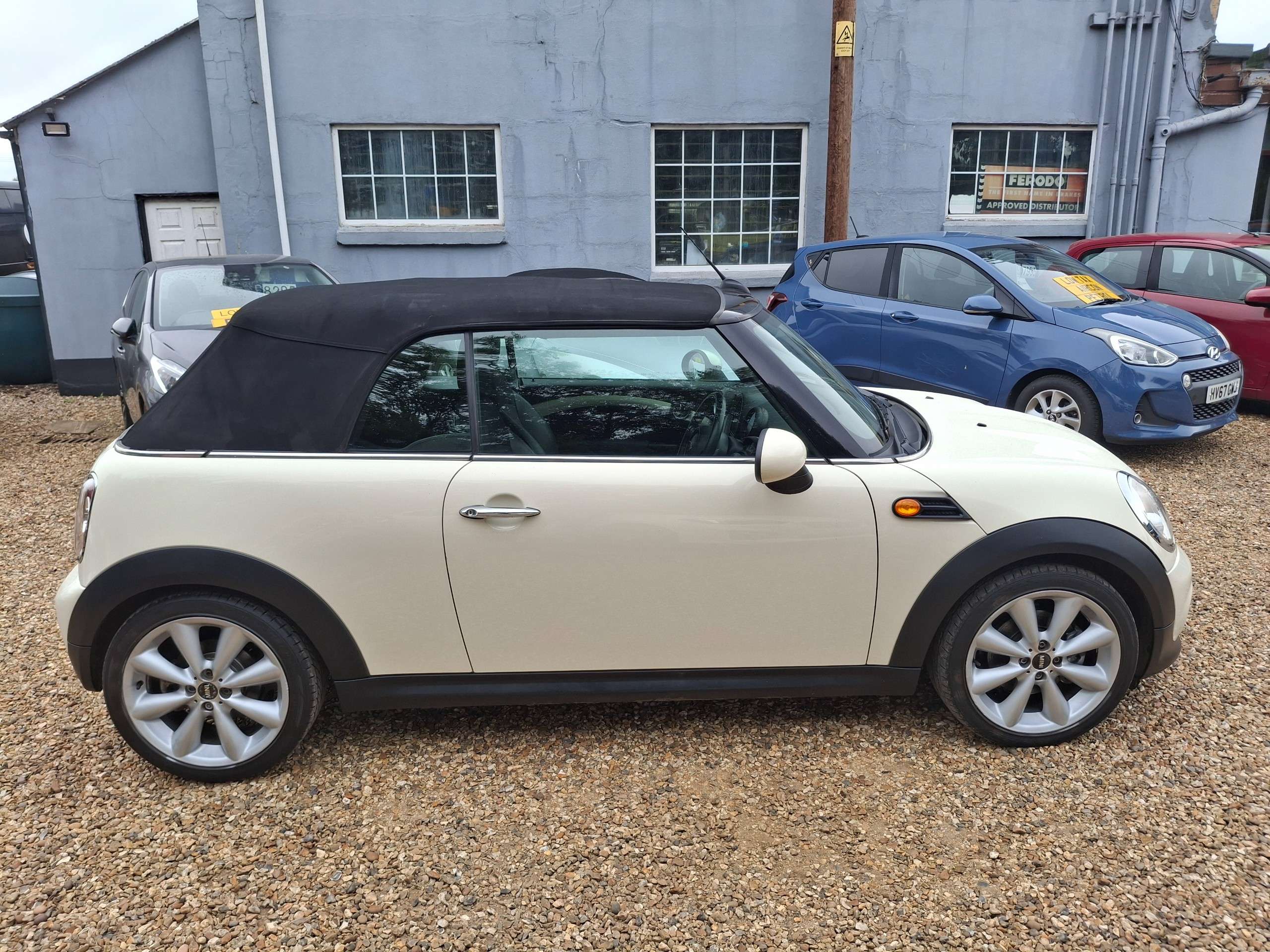 2011 MINI CONVERTIBLE 2011 MINI CONVERTIBLE